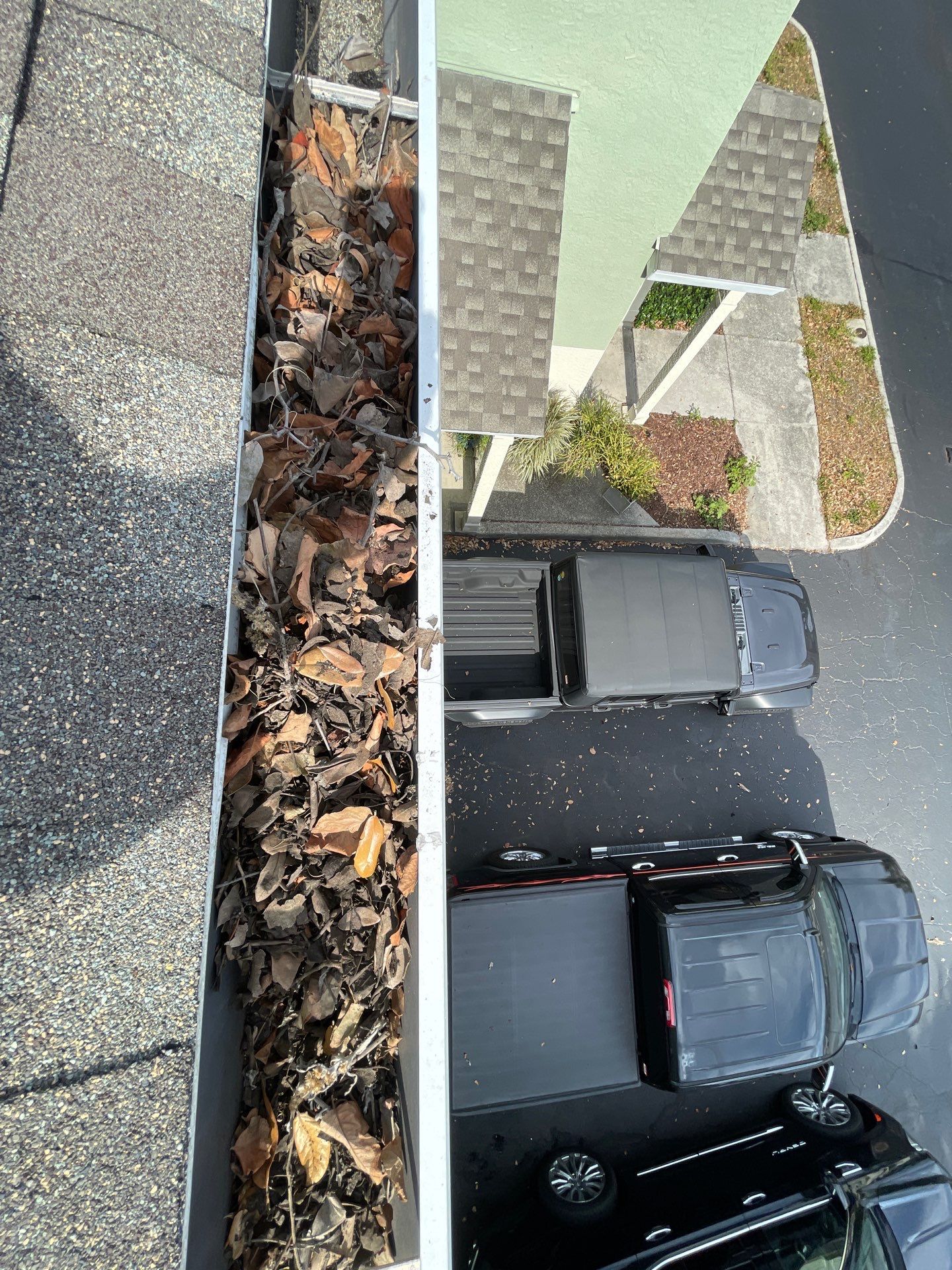 Bradenton gutter cleaning job, Job done, gutters at a residential location