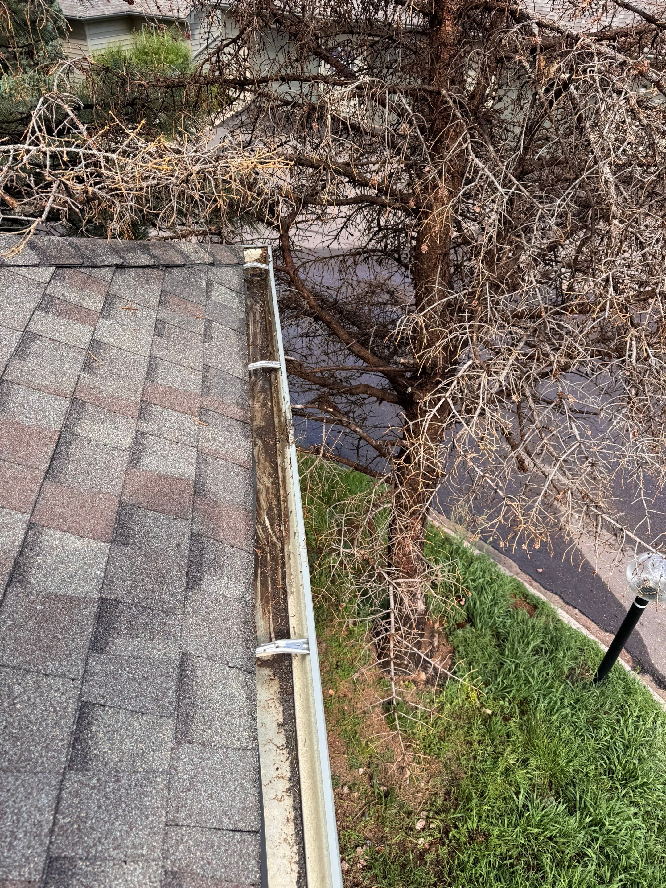 Commercial gutter cleaning Pueblo after photo with clean gutters