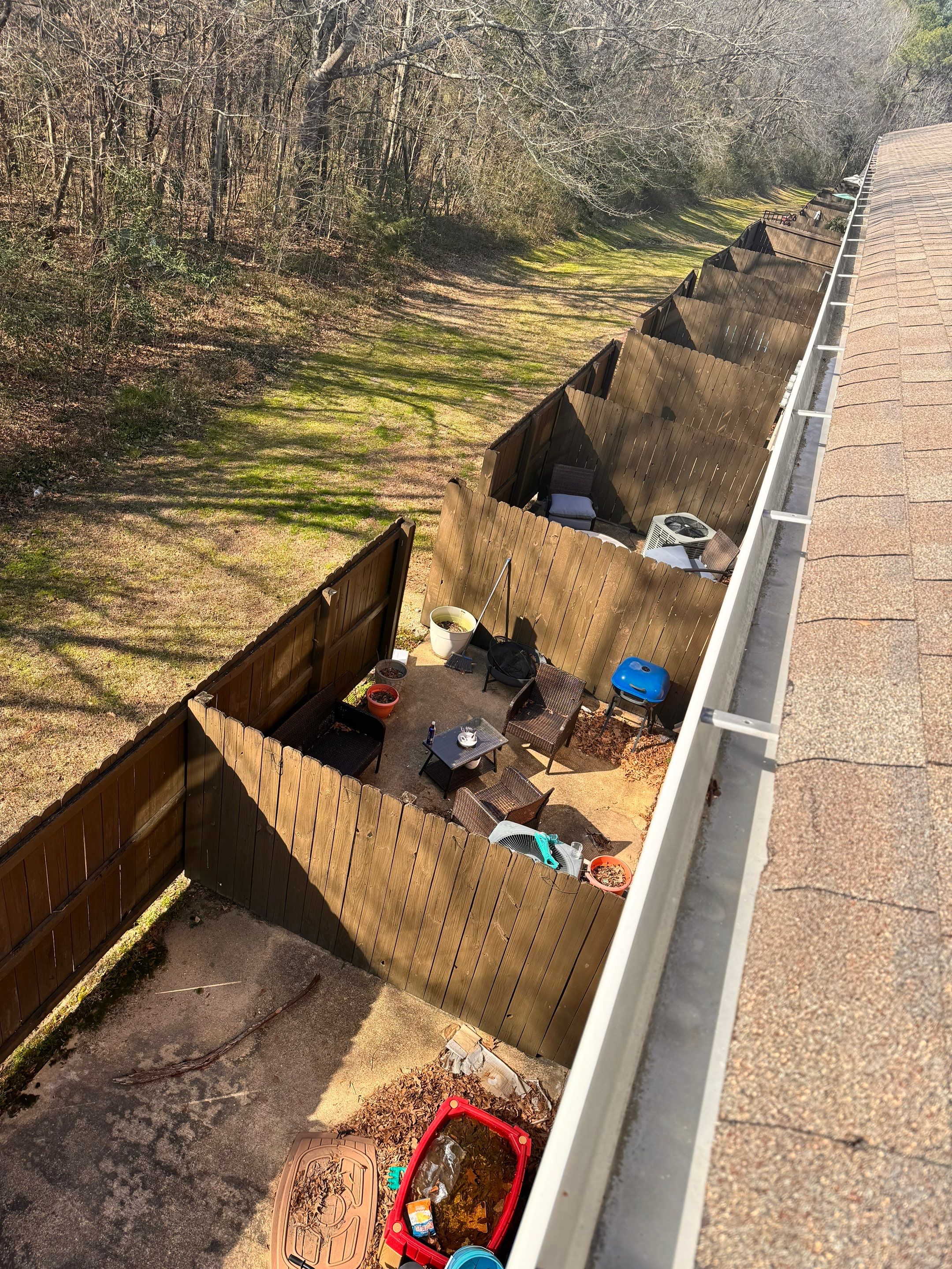 HOA gutter cleaning after photo.