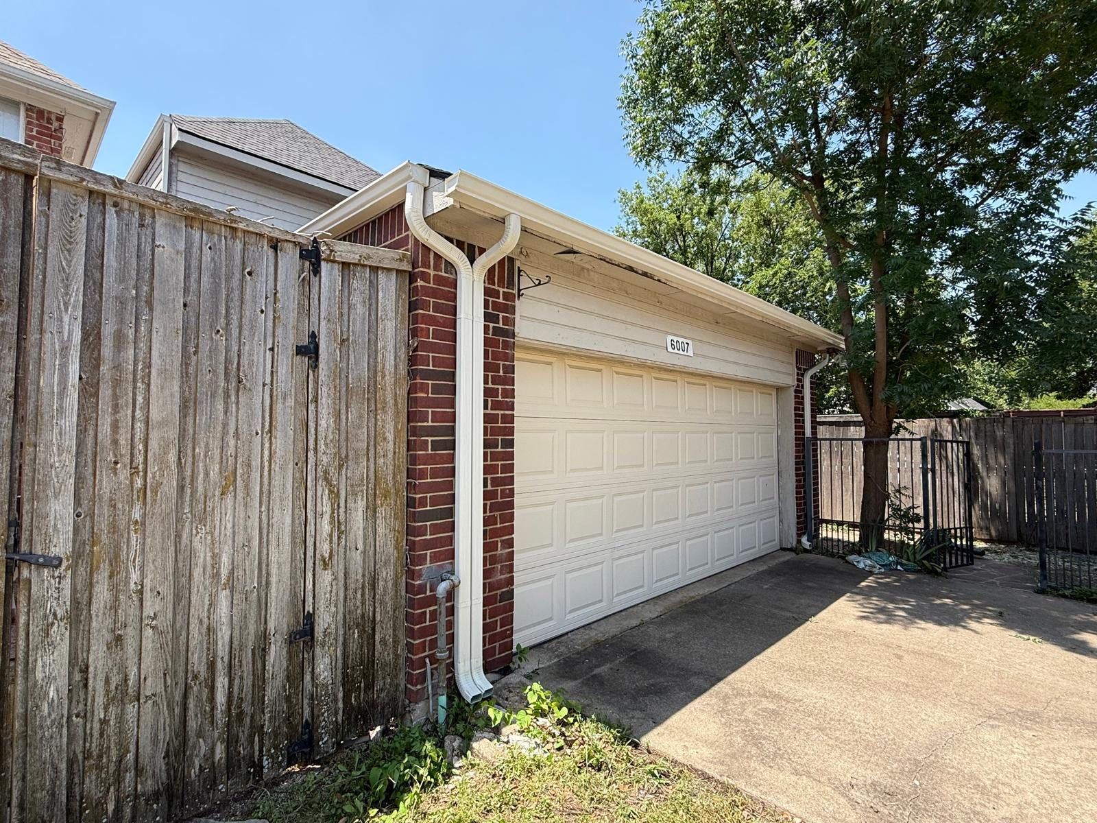 Project in Dallas by Armor Roofing | Exteriors