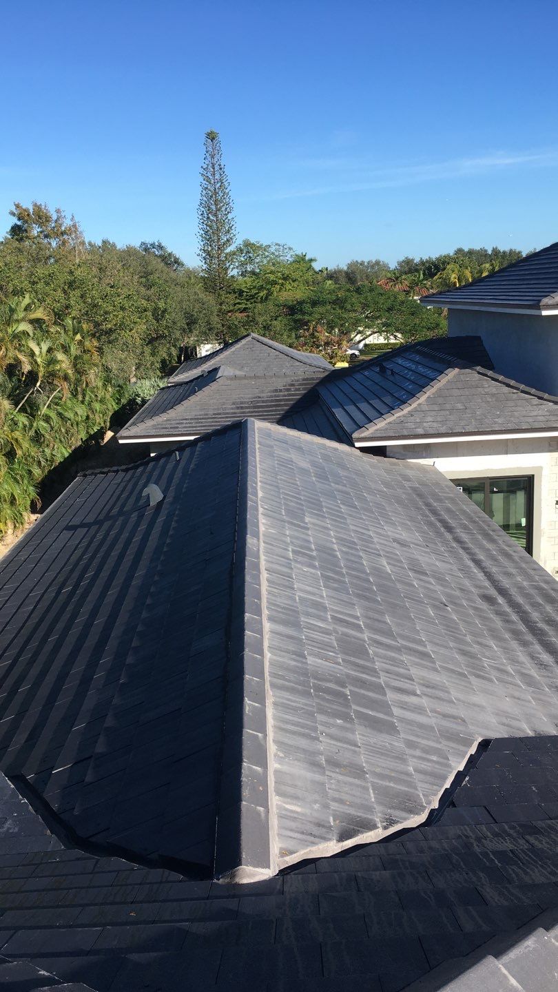 Crown Windsor Slate - Charcoal Black Color by Istueta Roofing