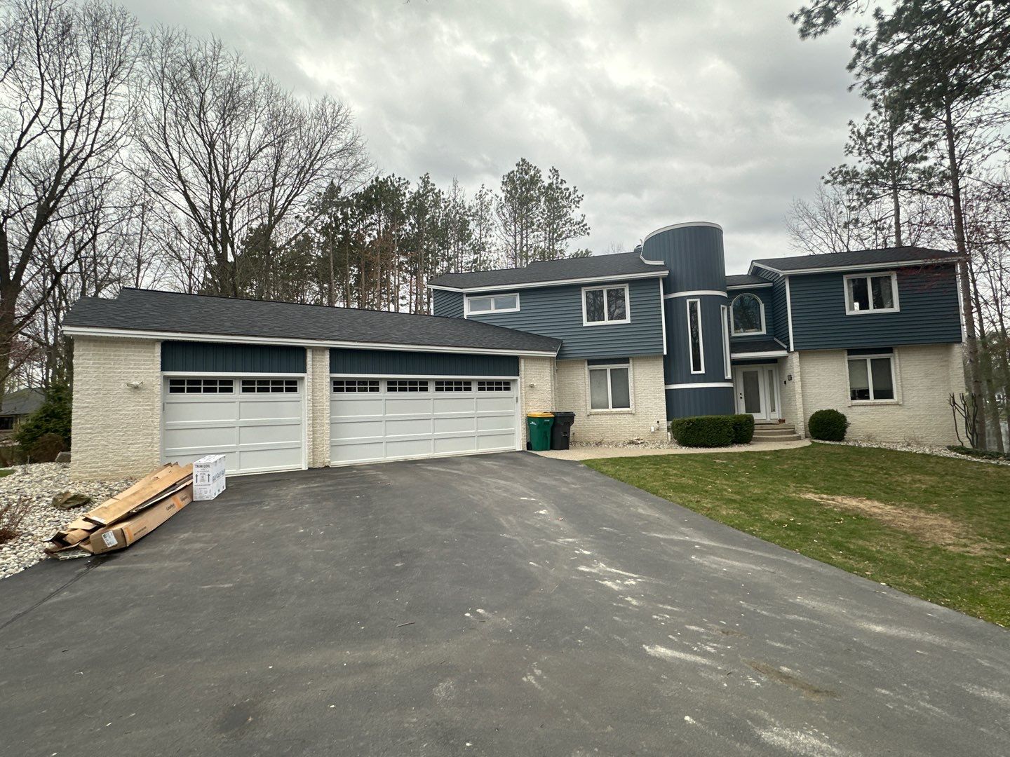 Siding Replacement using Certainteed Monogram D5 Pacific Blue by 180 Contractors