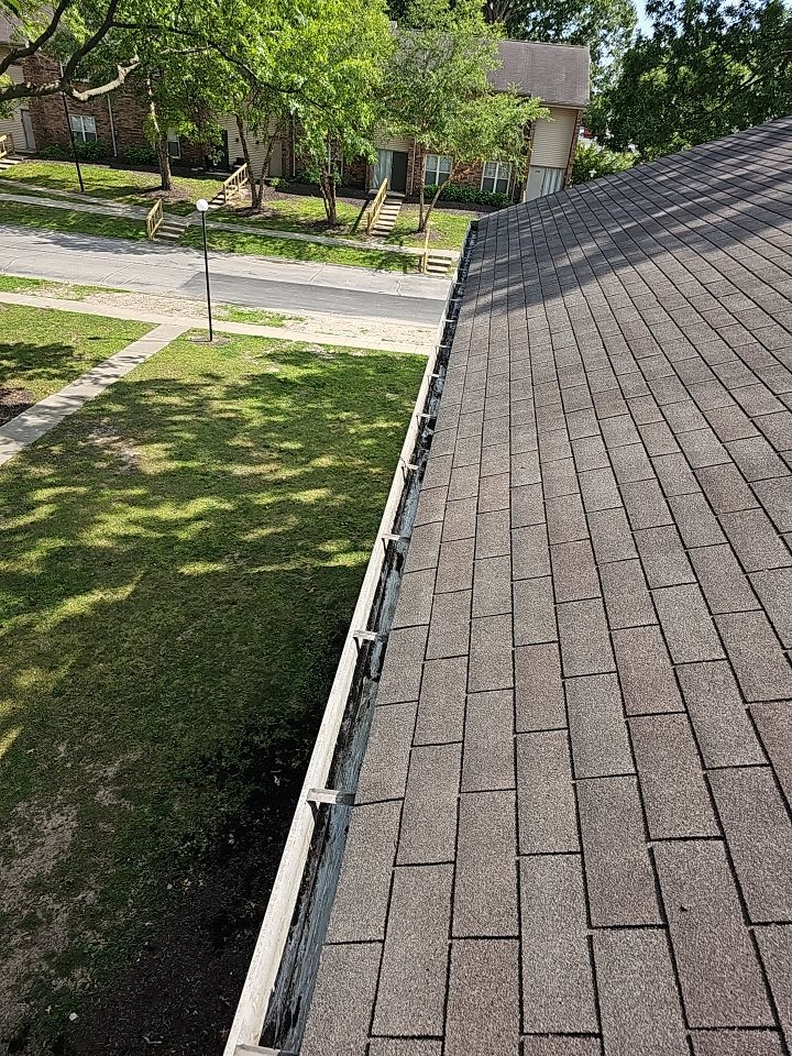 Commercial gutter cleaning Fort Wayne after photo with clean gutters