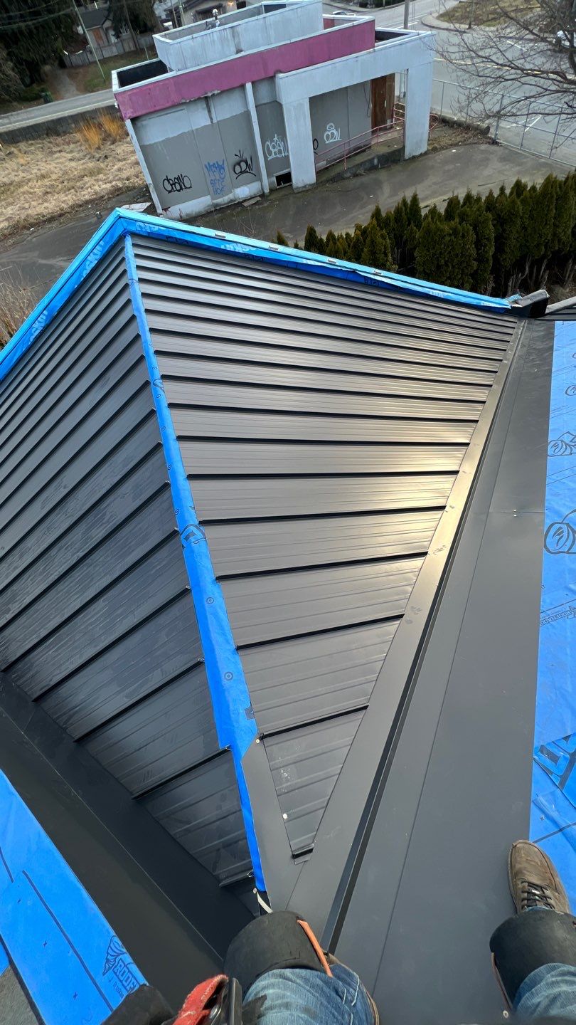 Commercial Roofing Installation using 12" Prolok metal and hidden gutters! by Top Notch Roofing Inc