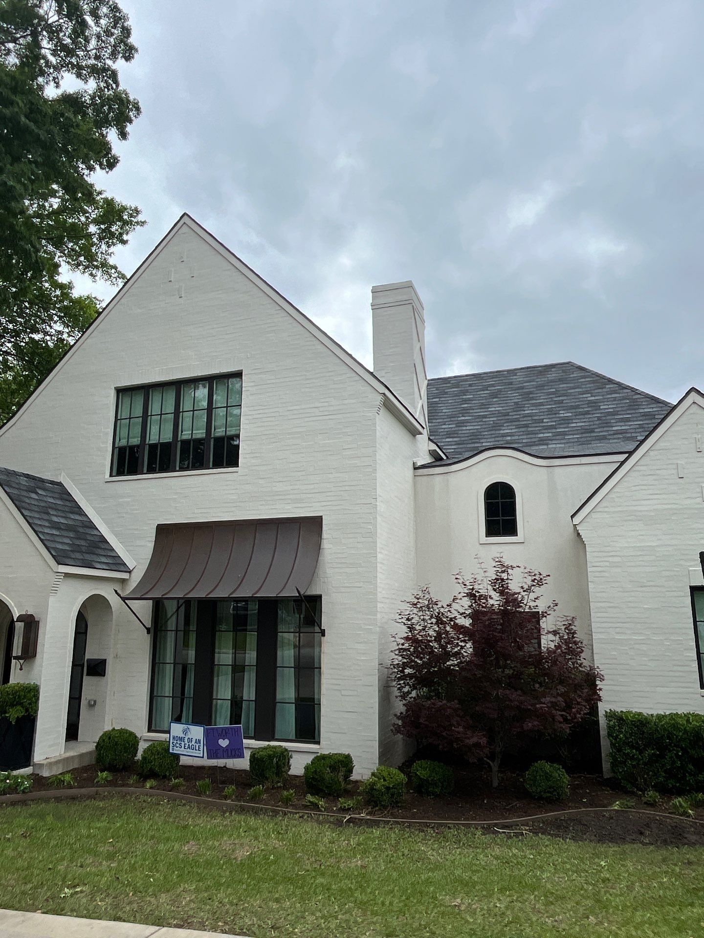 White brick with GAF Slateline English Grey by Tejas Roofworks + Restoration