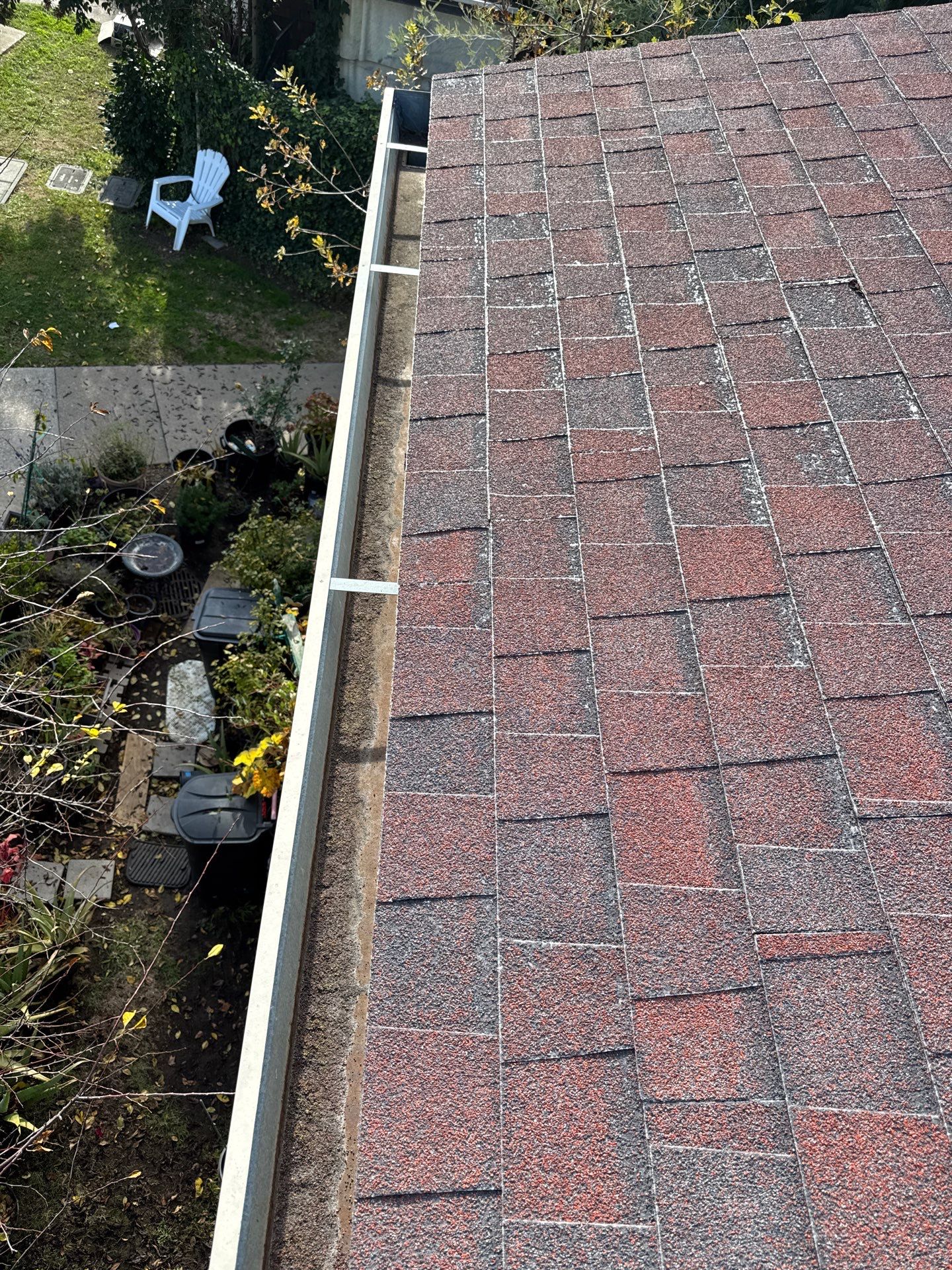 CA gutters after photo with cleaned gutters.