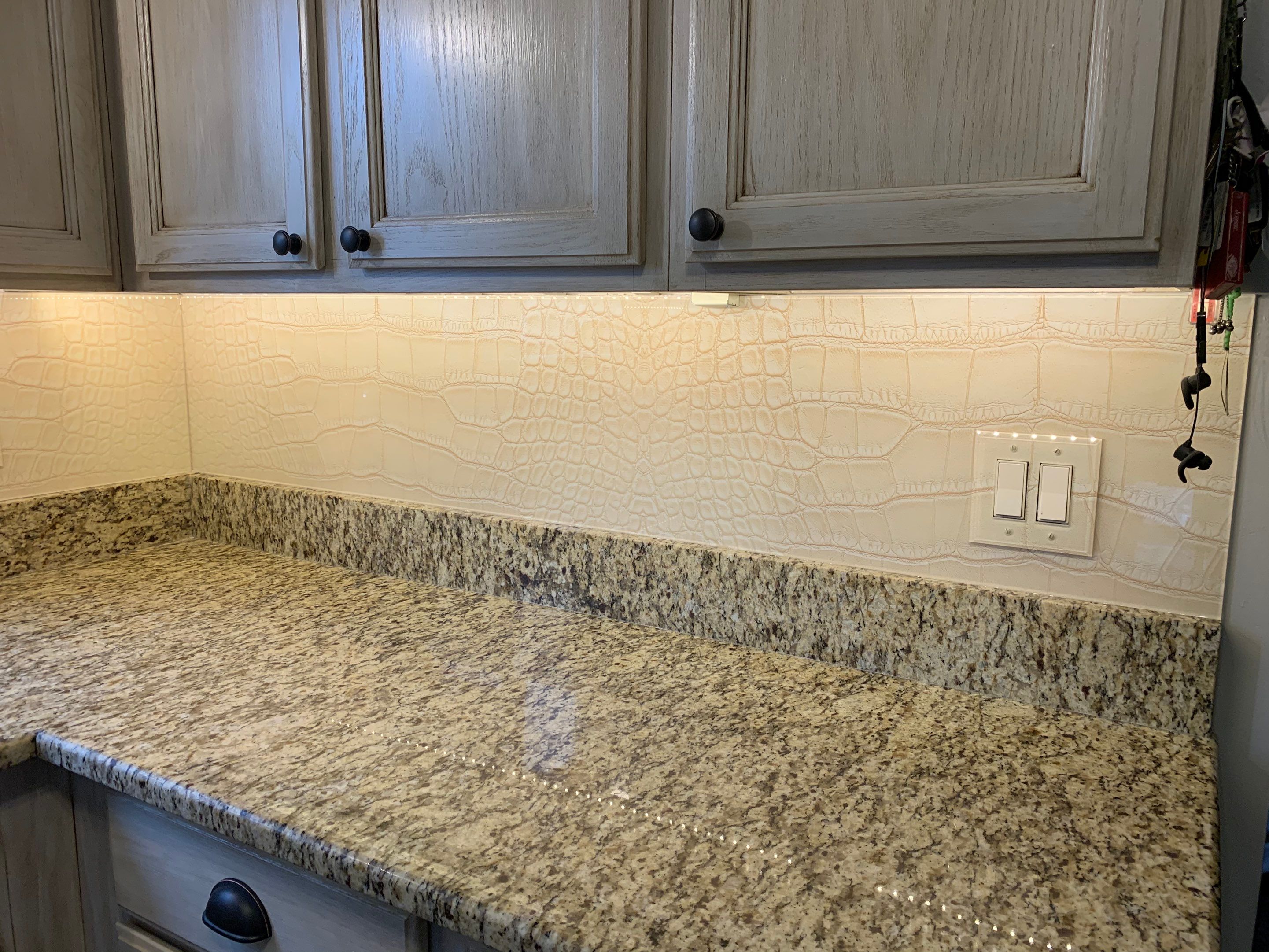 Kitchen Remodel using Rockin Croc Latte IMAGIO Solid Glass Backsplash by IMAGIO