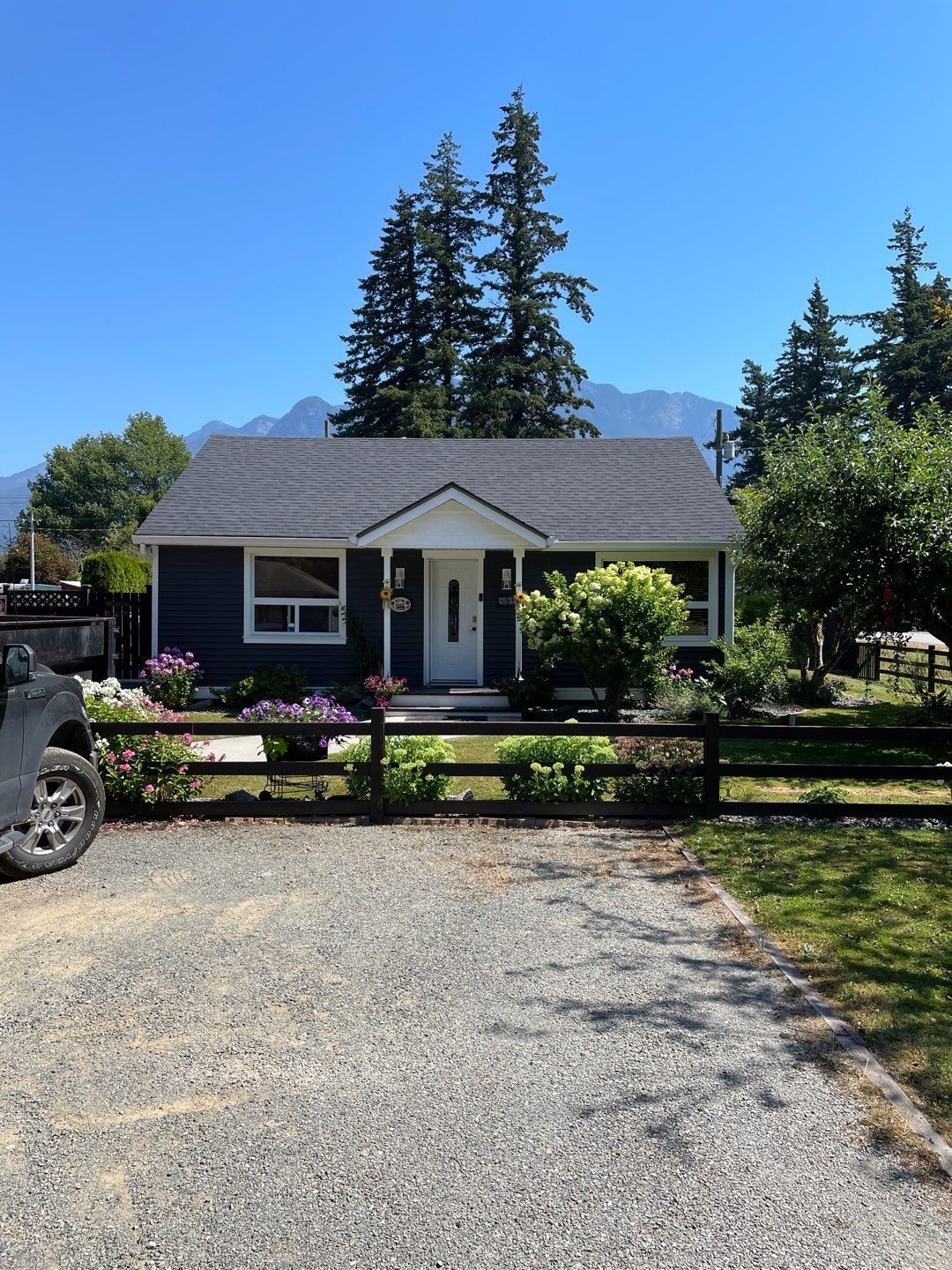 Residential Roofing Installation using OC Oakridge shingles by Top Notch Roofing Inc