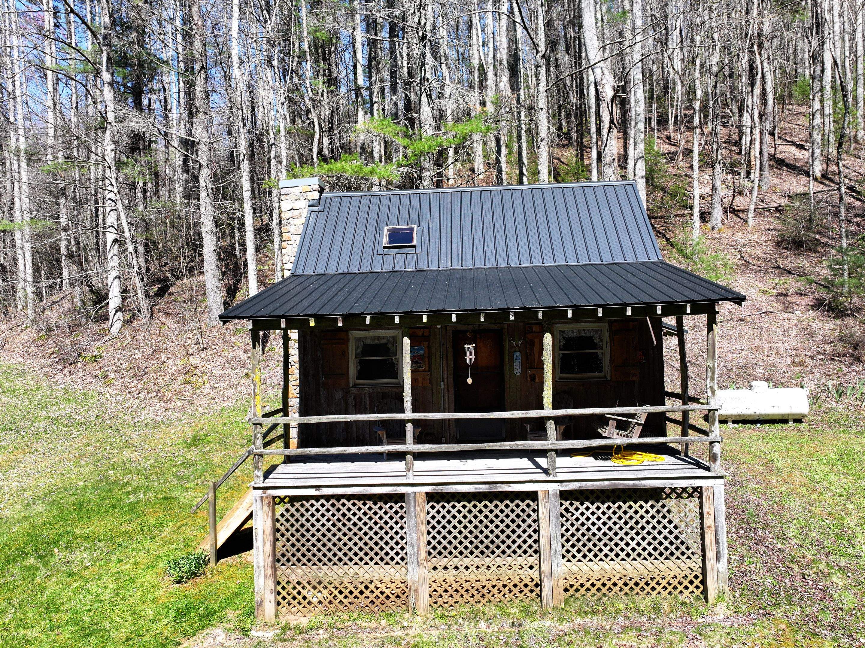 Sluder Cabin by Omnia Roofing