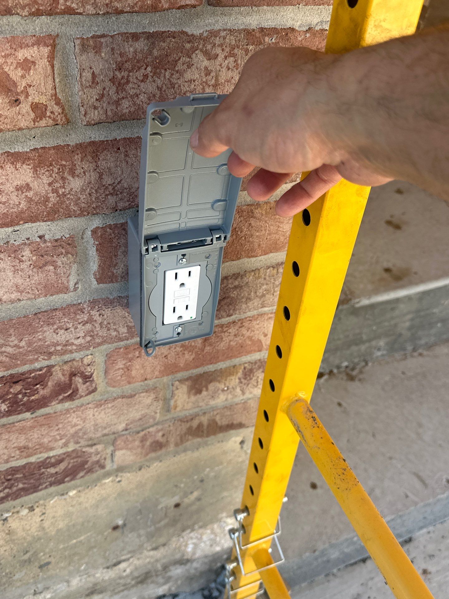 Pool, Patio Cover and Summer Kitchen in Sterling Ridge by SophAlx LLC