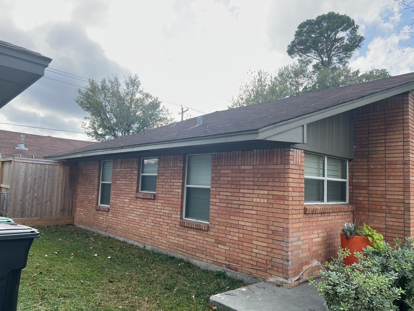 SureStart PLUS 4-STAR Warranty Fully covers materials, labor, tear-off and disposal expenses in years 1-50. by Roof Concepts Construction