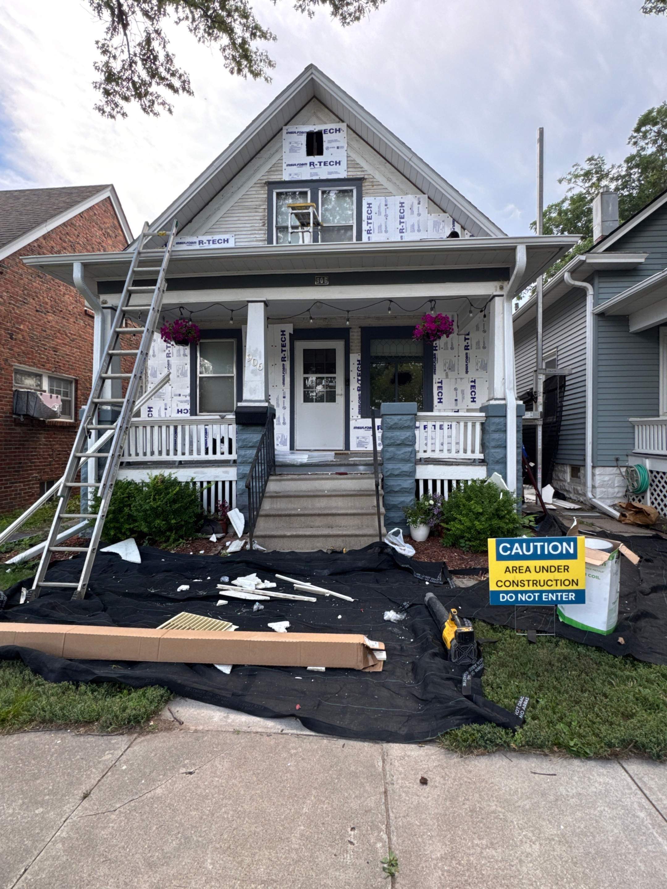 Vinyl Siding Replacement and Exterior Upgrades in Midtown by Hansen Projects
