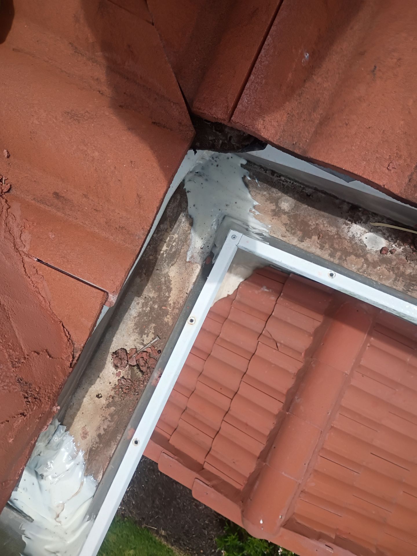 Aluminum Seamless Gutters using seal gutters in Fort Myers FL by Gutter Professors
