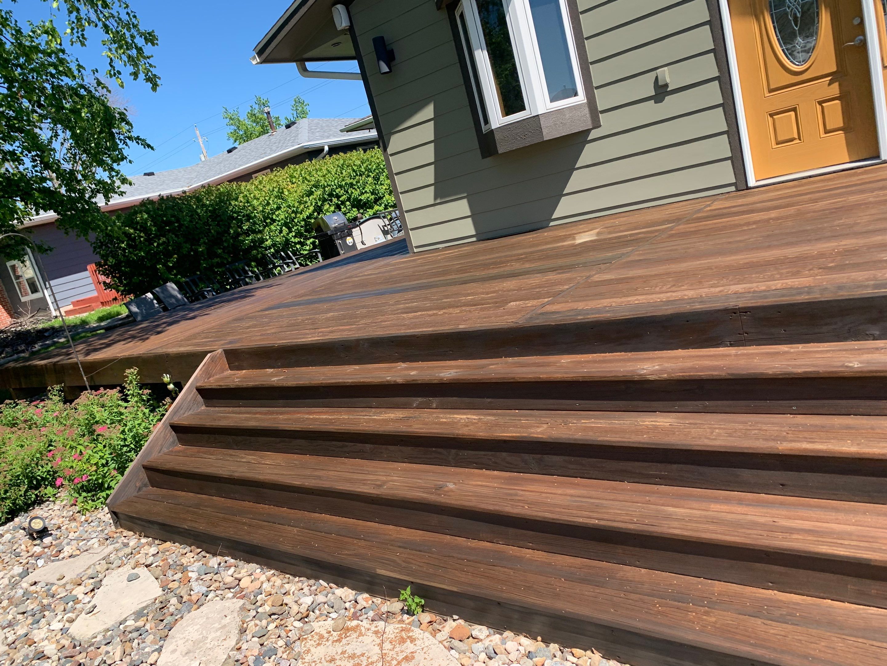 Deck Restain by Cutting edge painting 