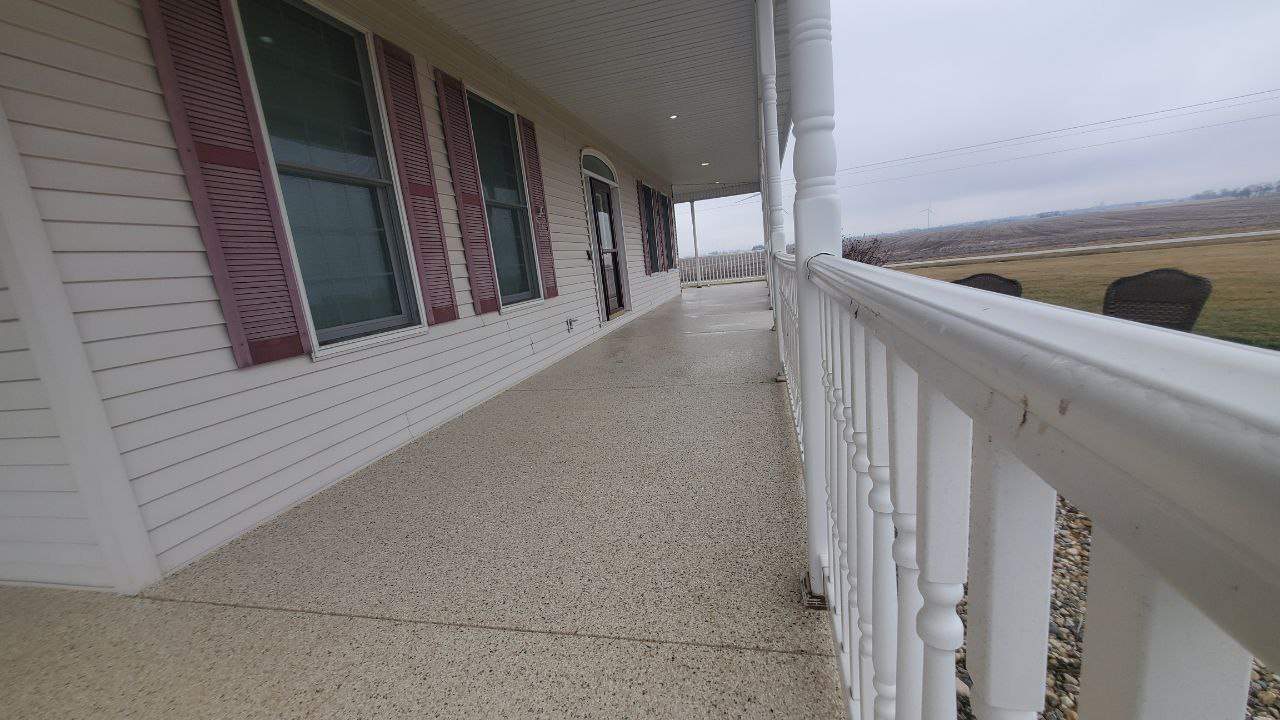 Shoreline Garage, Front Porch, & Back Porch Maroa by Loud Bros