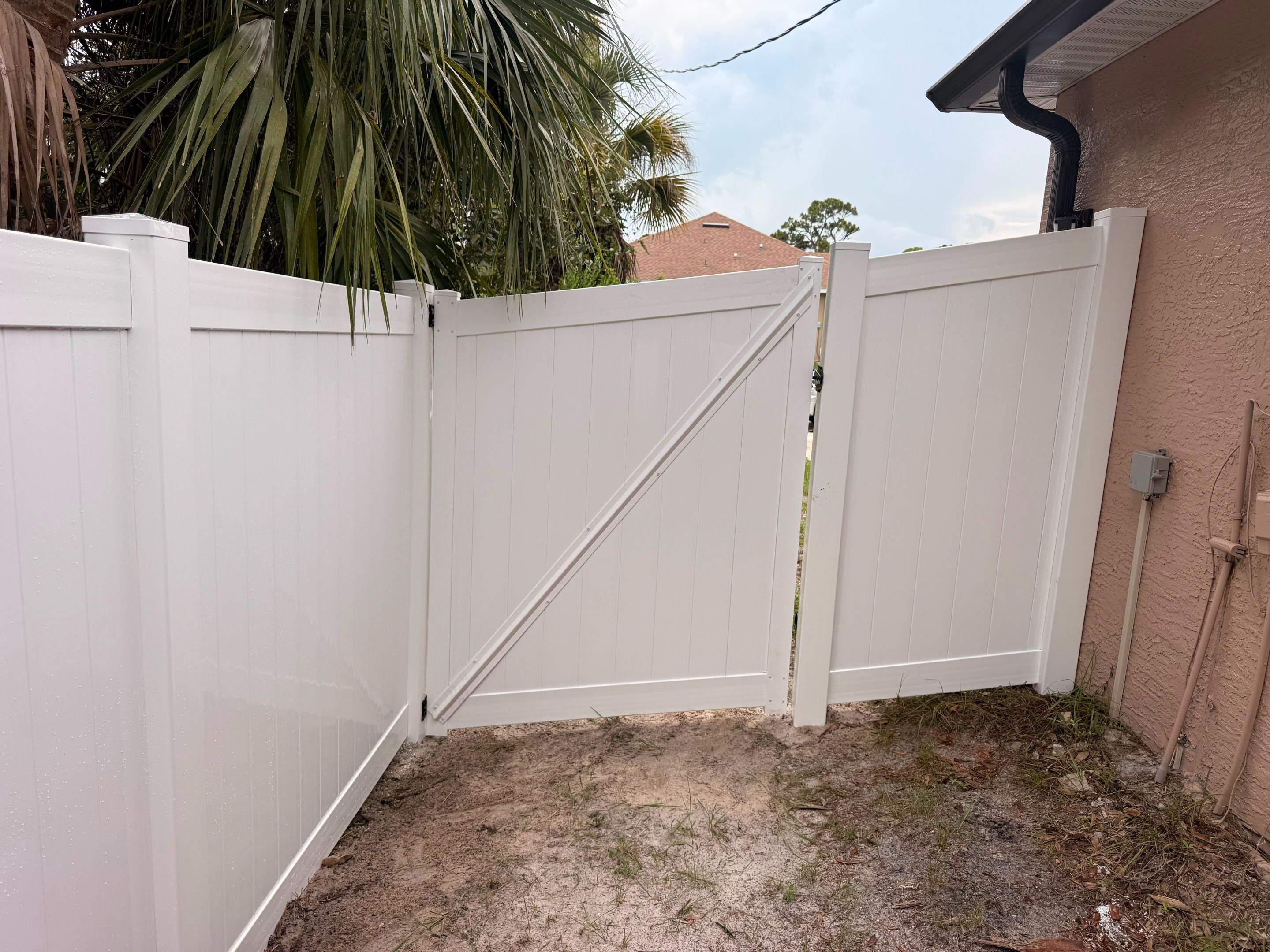 Vinyl Privacy Fence and Double Gate Installation in North Port by True Fence LLC