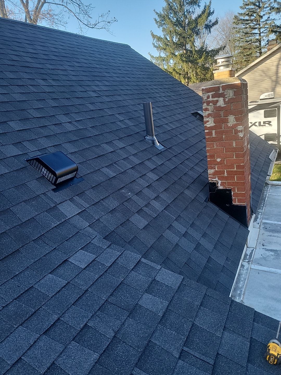 ATLAS PINNACLE COLOR: BLACK SHADOW DRIP EDGE: WHITE by Eagle Eye Roofing