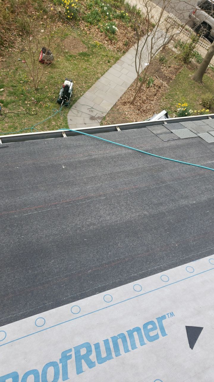 Arlington: CertainTeed Landmark Pro Designer Shingles in Max Def Georgetown Gray by RM Banning, Inc.