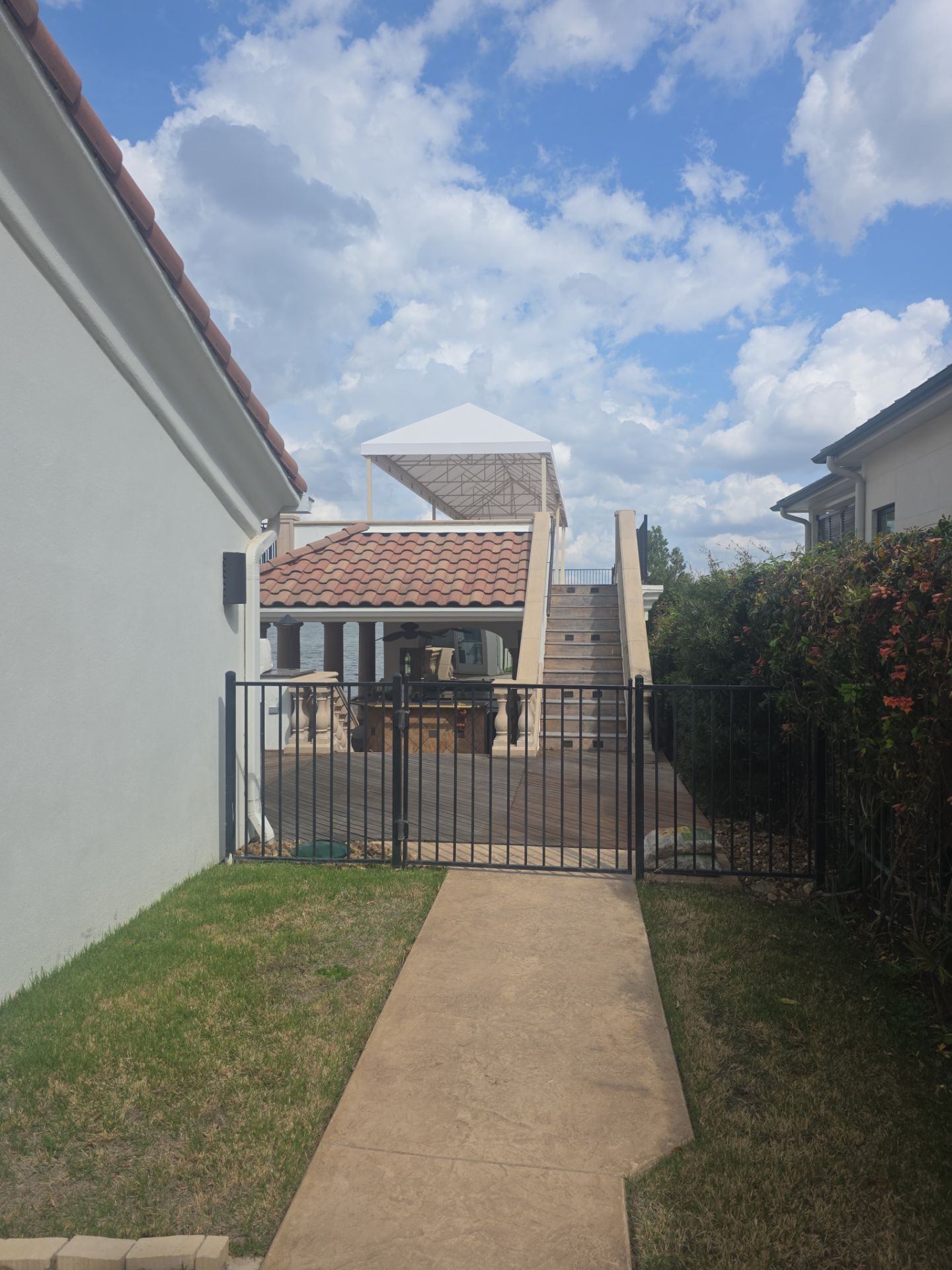 Beautiful house. Beautiful view. Didn't want to leave when we were done. by REPS OF TEXAS