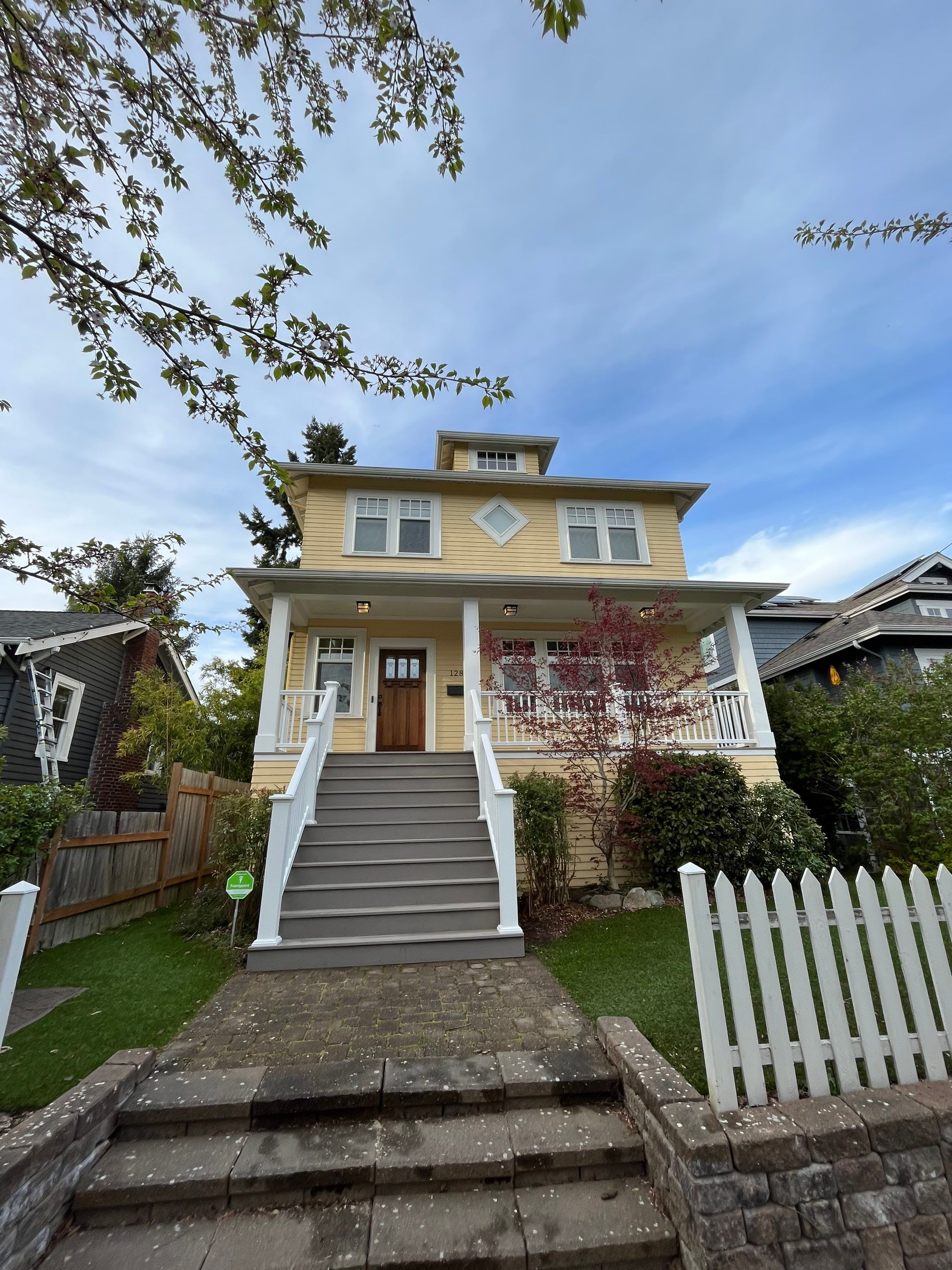 Greenlake Front Porch by Alki deck builders 
