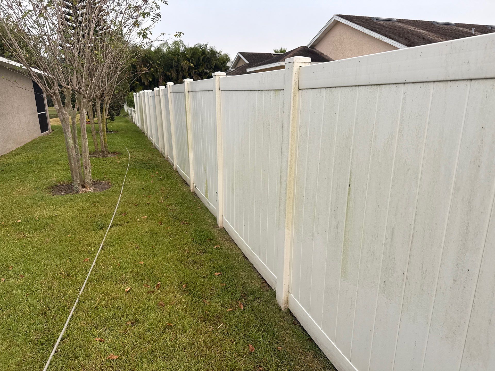 Vinyl Fence Cleaning, Driveway & Sidewalk Cleaning in Crystal Lakes – Palmetto, FL by Sunshine AquaWash