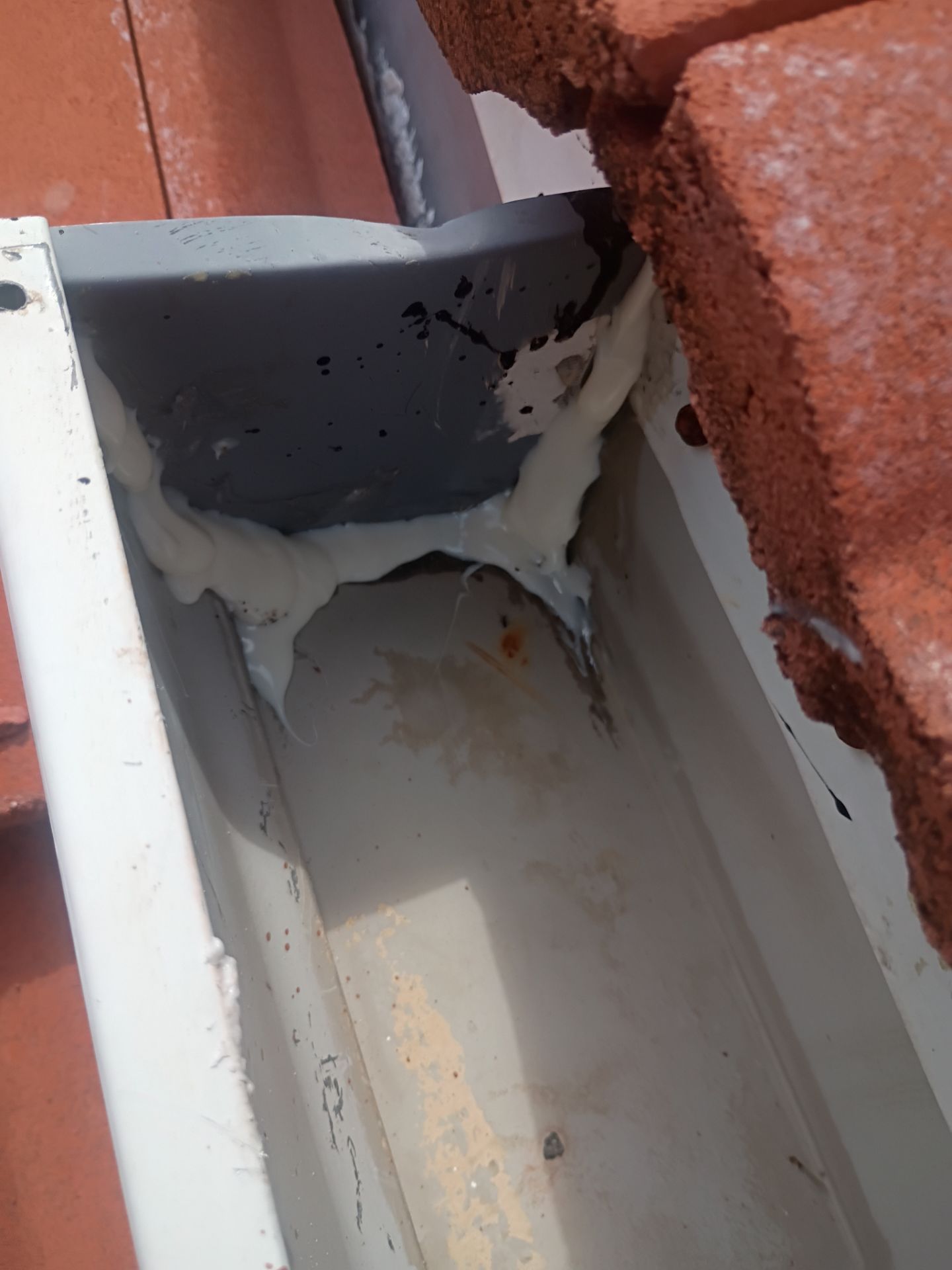 Aluminum Seamless Gutters using seal gutters in Fort Myers FL by Gutter Professors