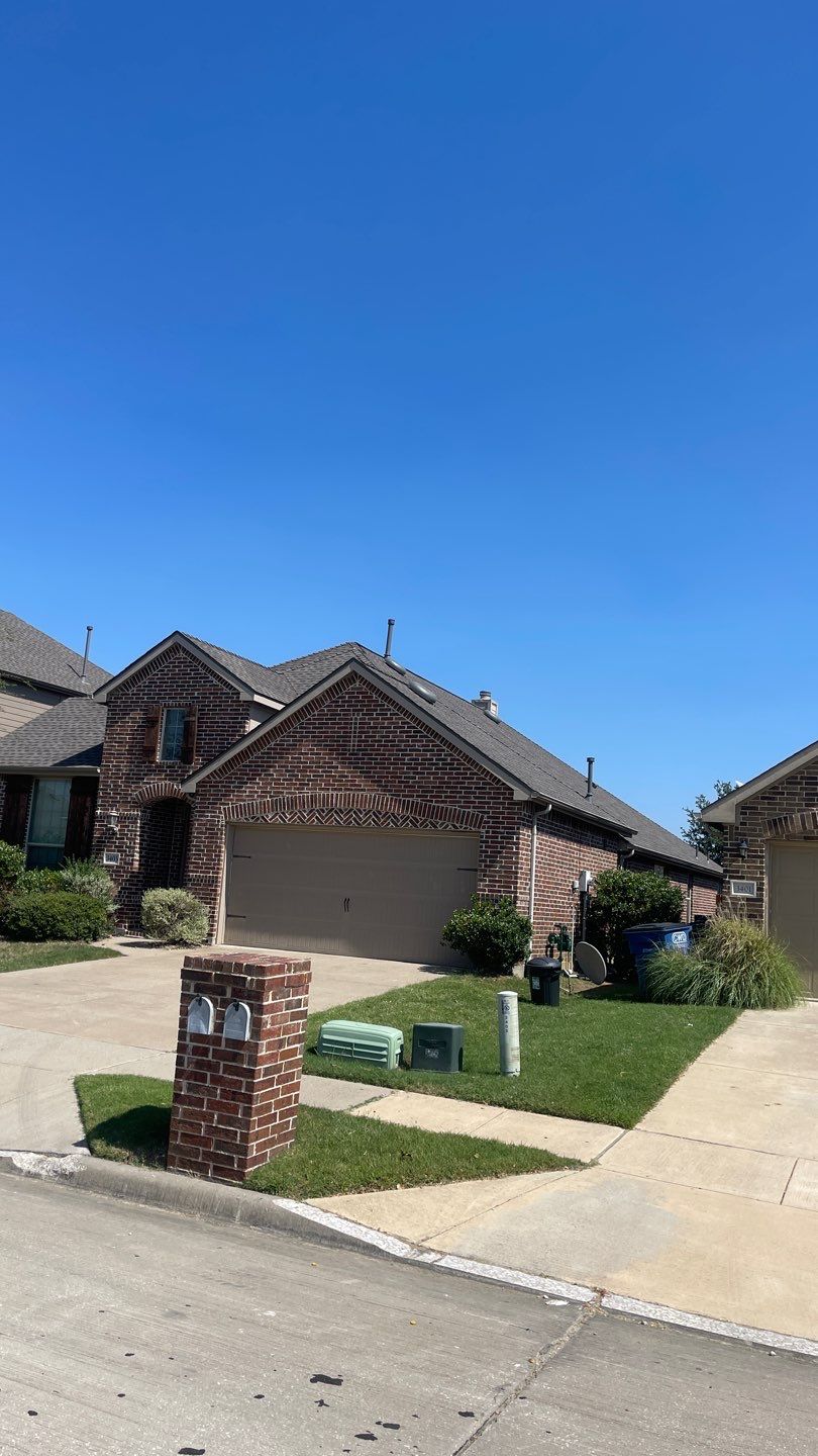 GAF HDZ - Weathered Wood by Elite Roofing LLC