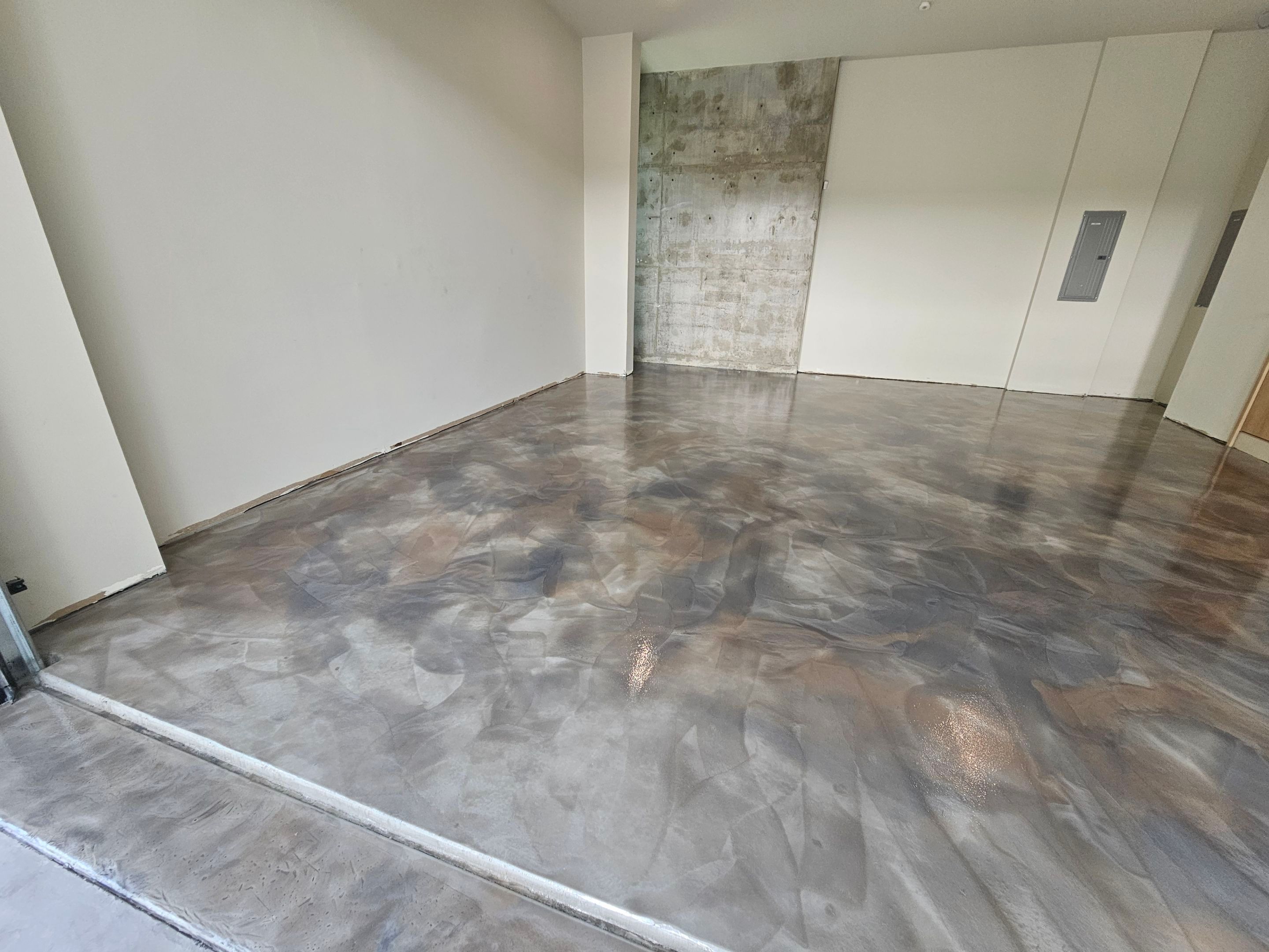 Metallic Epoxy Garage by Seamless Surfaces