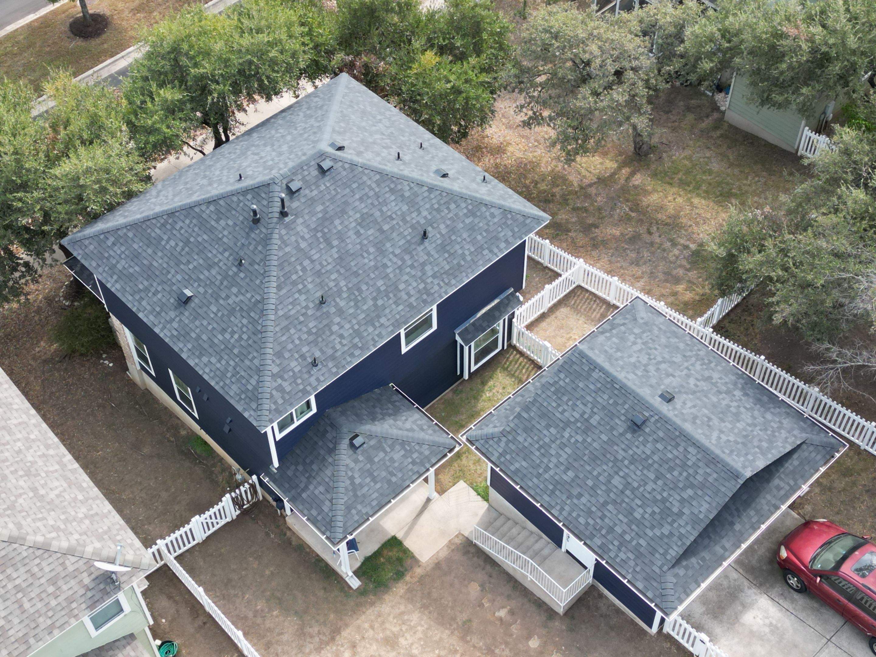 Onyx Black - Owens Corning TruDefinition Dutration by RoofsOnly.com