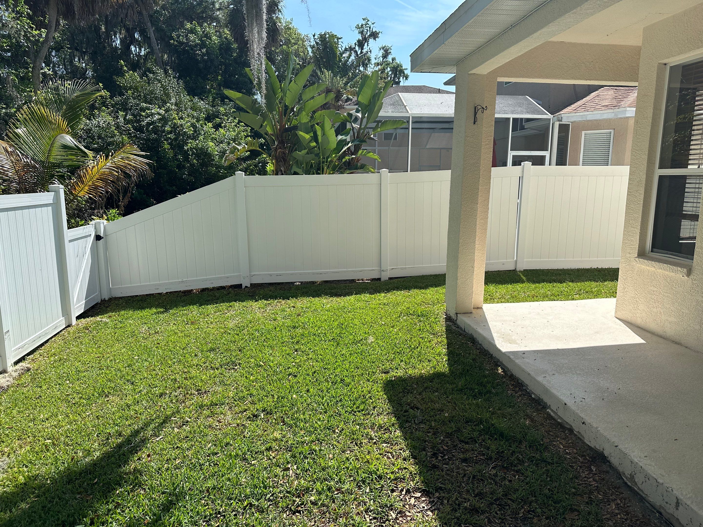 House Wash, Vinyl Fence, Patio, Driveway & Sidewalk Cleaning in Oakley Place, Ellenton, FL | Sunshine AquaWash by Sunshine AquaWash