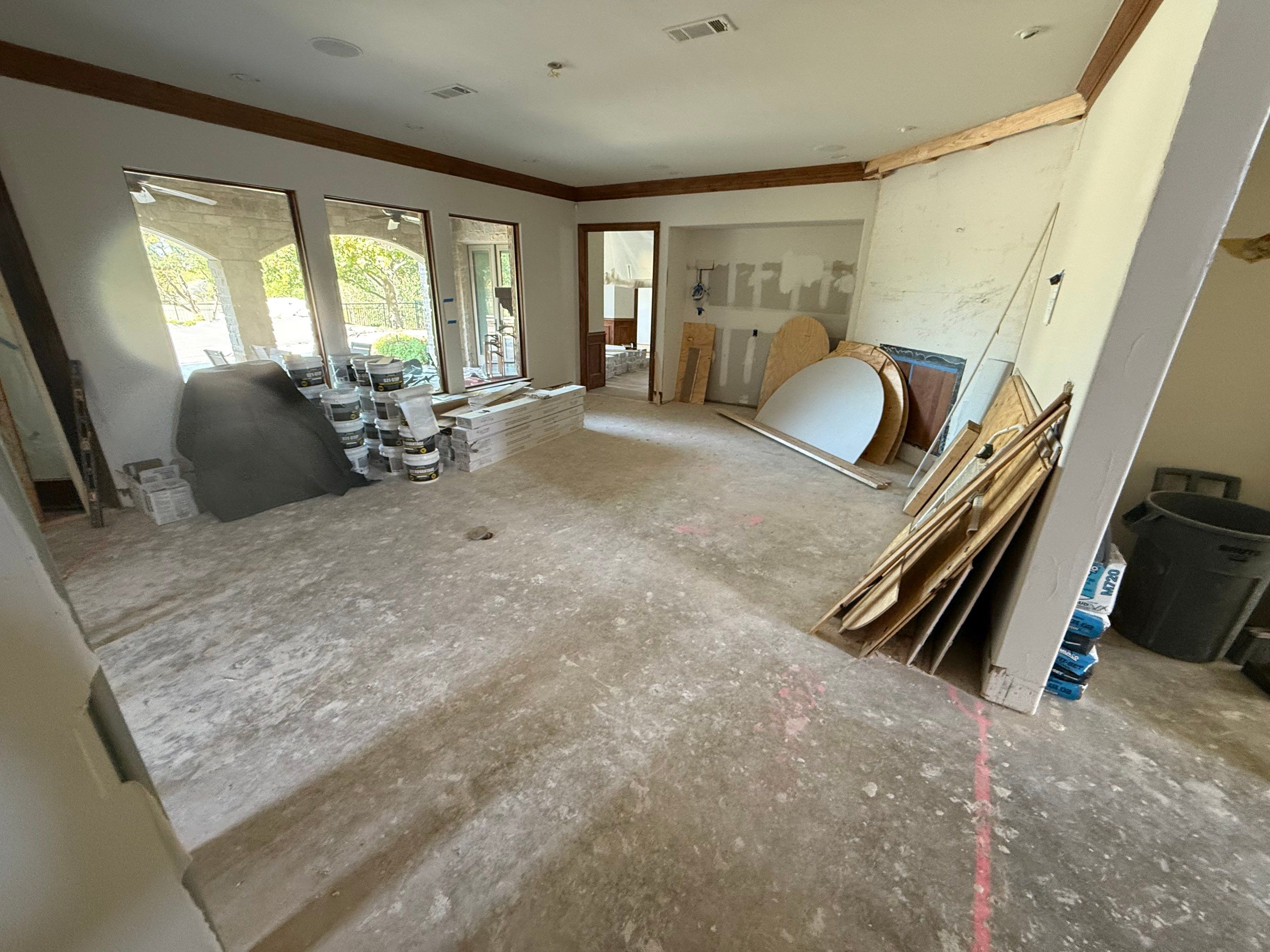 Luxury Remodel in Castle Hills by HOMES BY JAR
