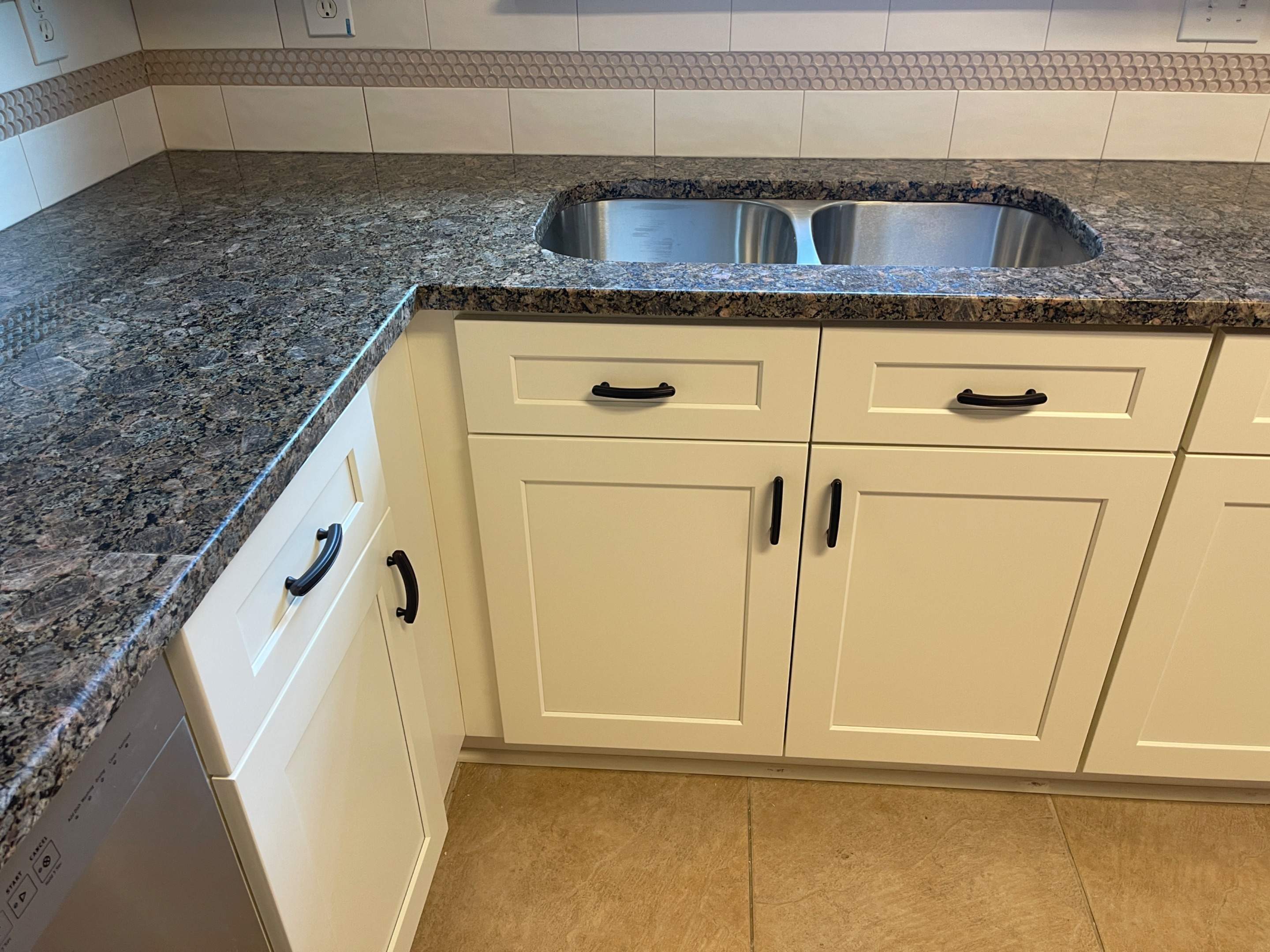 San Antonio Kitchen Remodel with White Shaker Cabinets and Granite by Mena stone surfaces