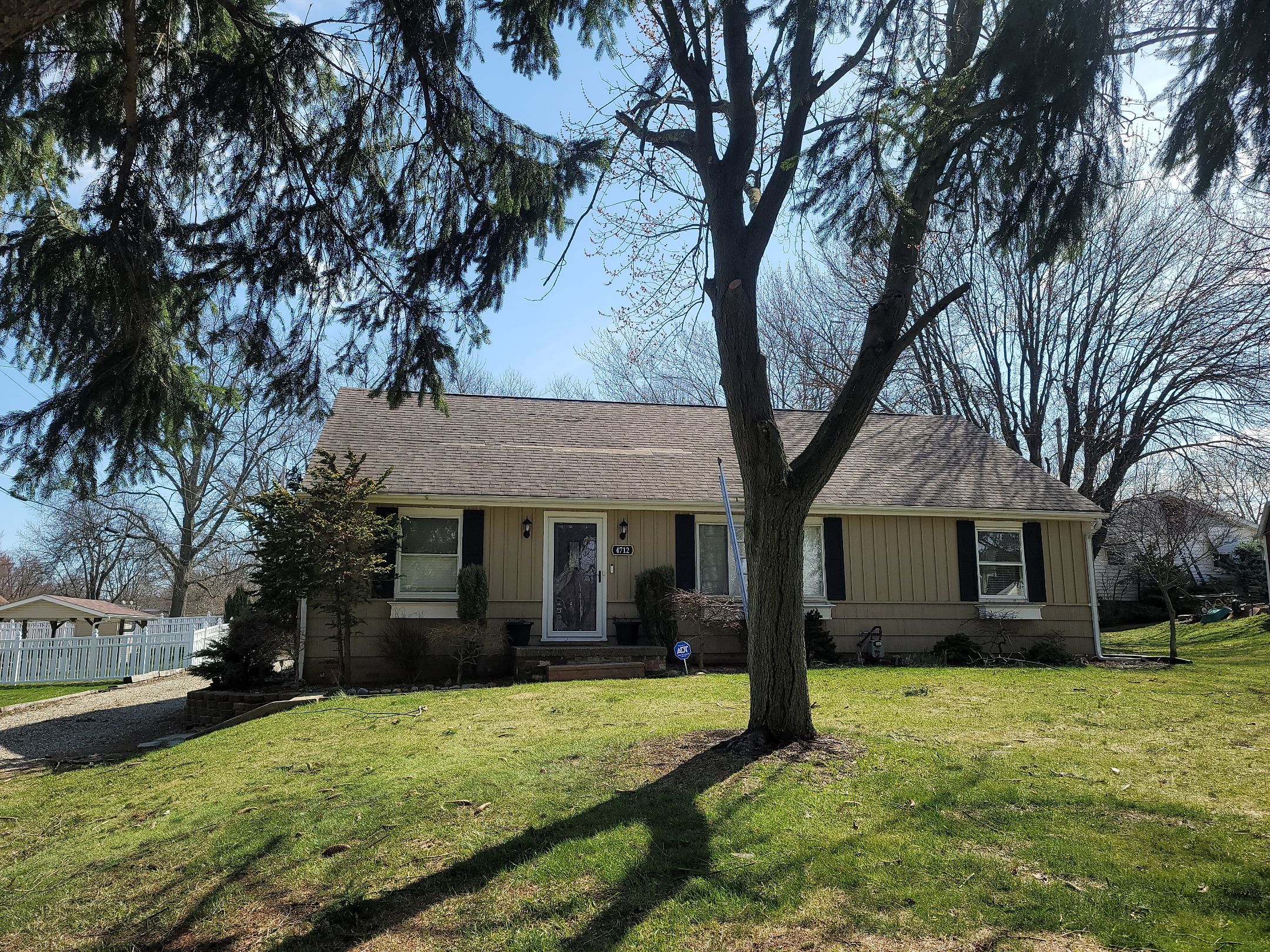 ATLAS PINNACLE COLOR: WEATHERED SHADOW by Eagle Eye Roofing