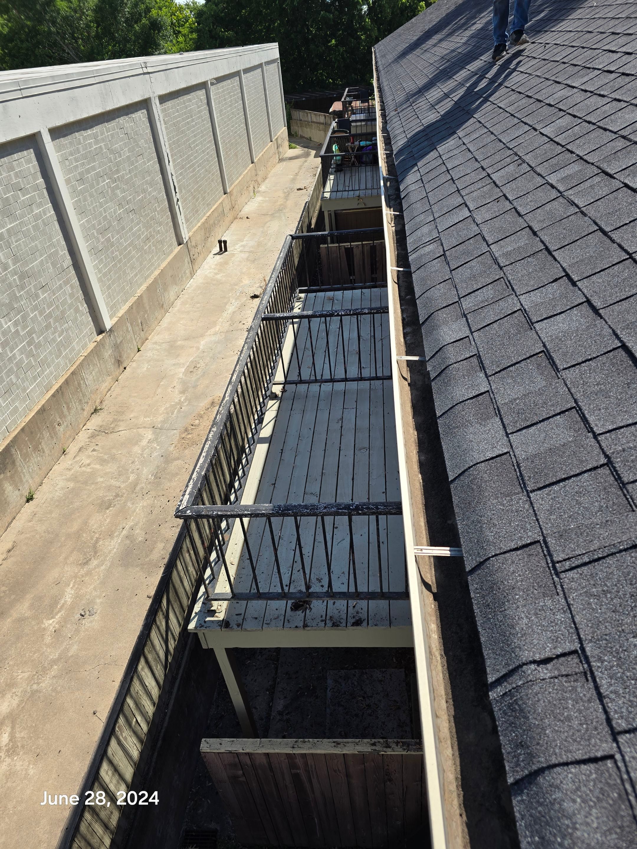 Commercial gutter cleaning Waco, TX after photo with clean gutters