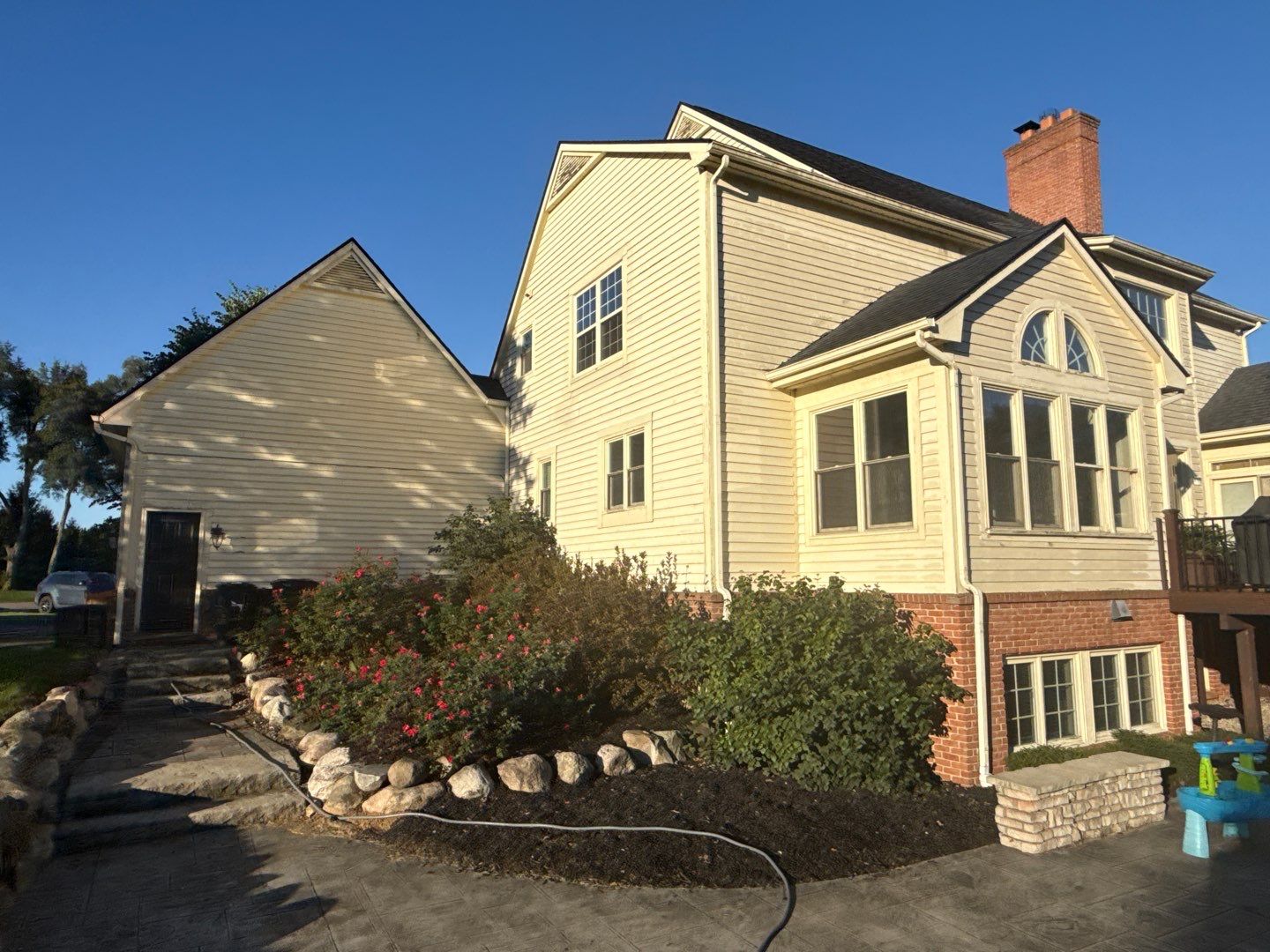 Siding Replacement using Alside S7 Cedar Mill Grain Pebble by 180 Contractors