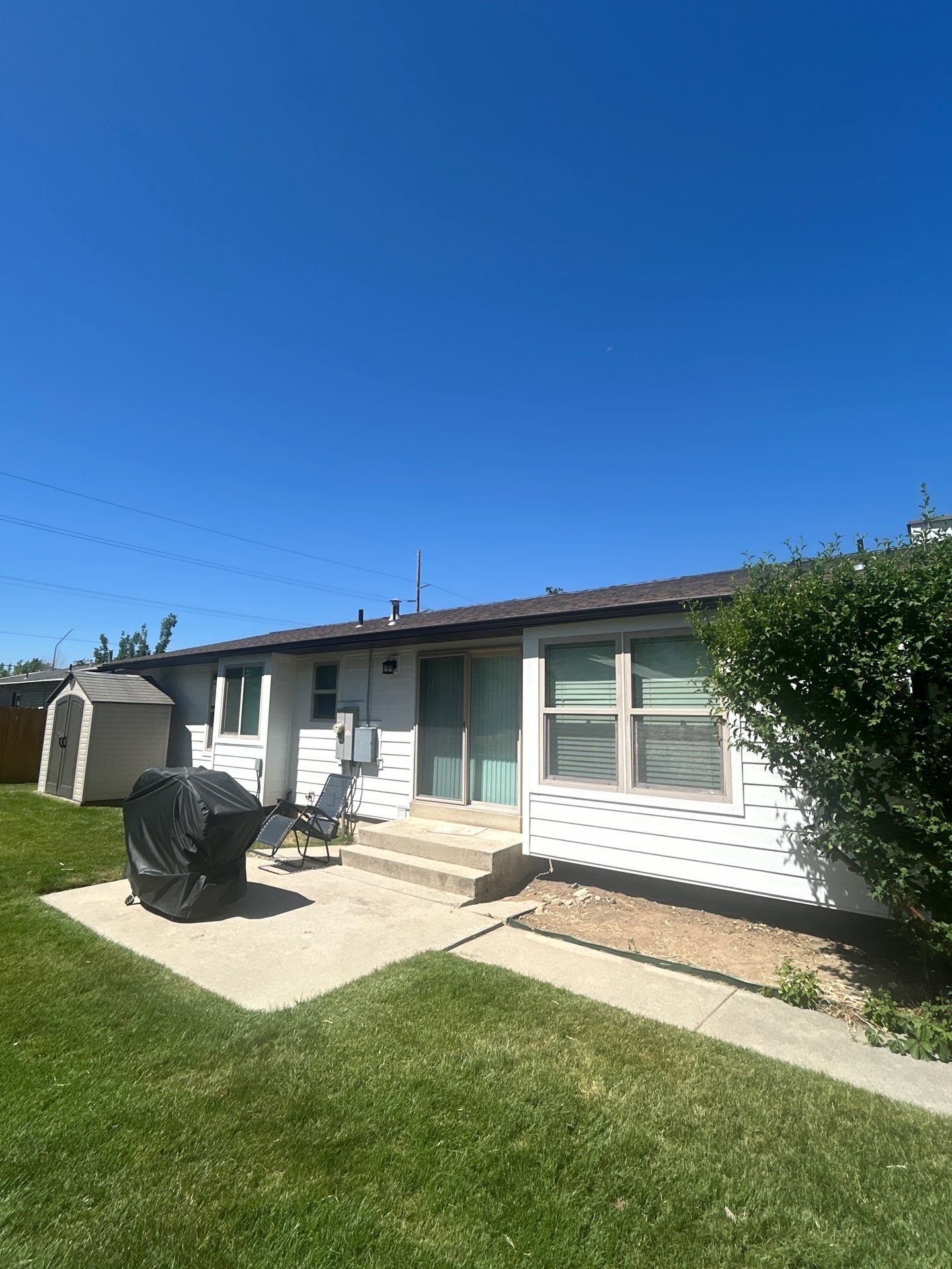Orem | Hardie B&B and Lap Siding | Cobble Stone & Arctic White by Ideal Siding Utah