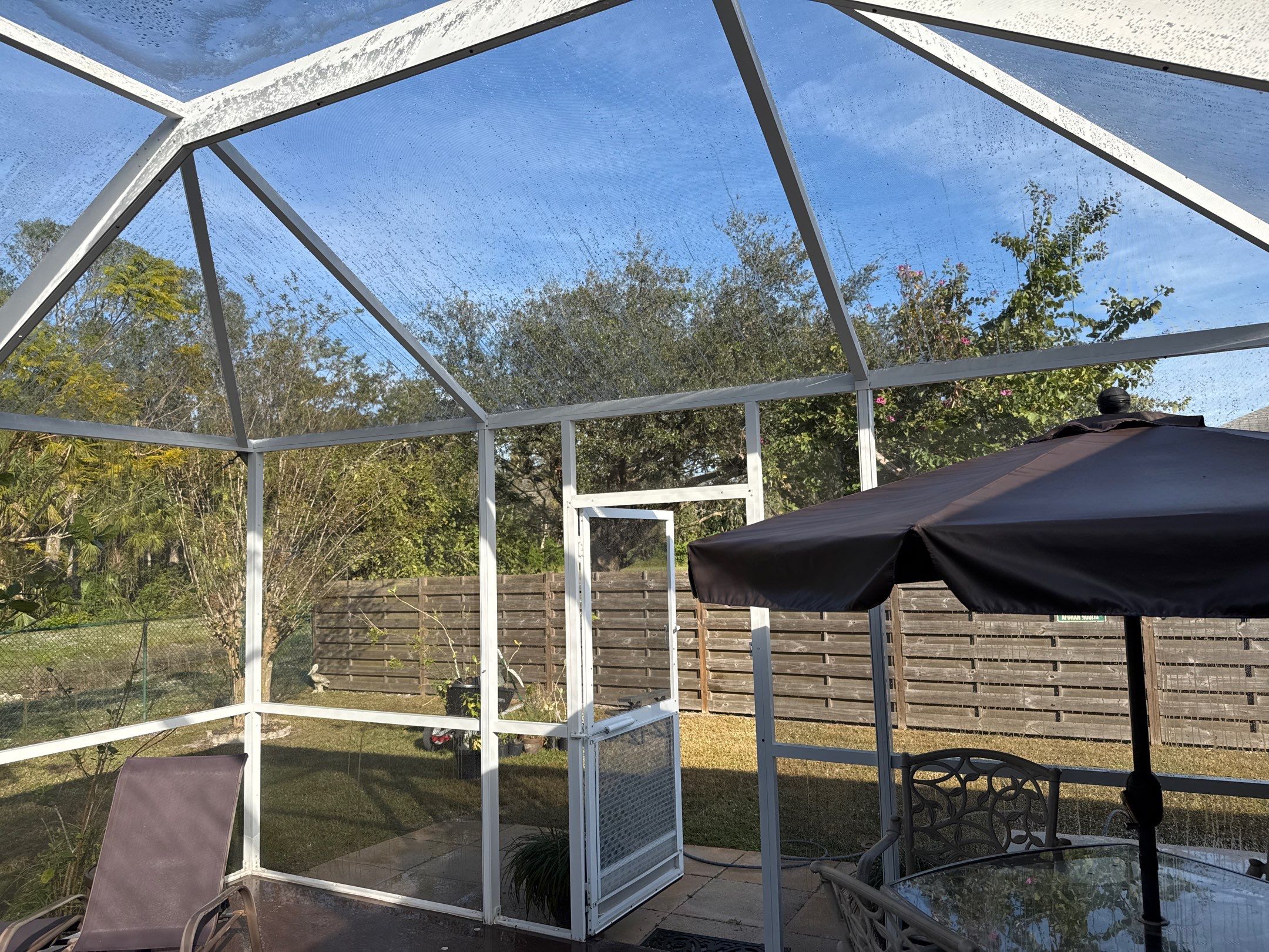 Driveway, Sidewalk, Street Curbing & Pool Screen Enclosure Cleaning in Regency Oaks, Palmetto, FL | Sunshine AquaWash by Sunshine AquaWash
