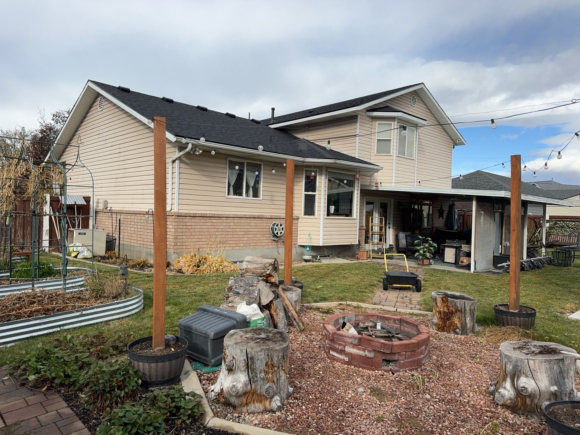 Orem | Complete Vinyl Modernization | Bold Nautica & Crisp White by Ideal Siding Utah