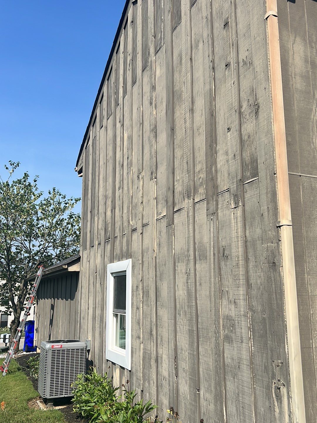 Siding Installation using Norandex Woodsmen Select vinyl sidning by WIW Enterprises Inc