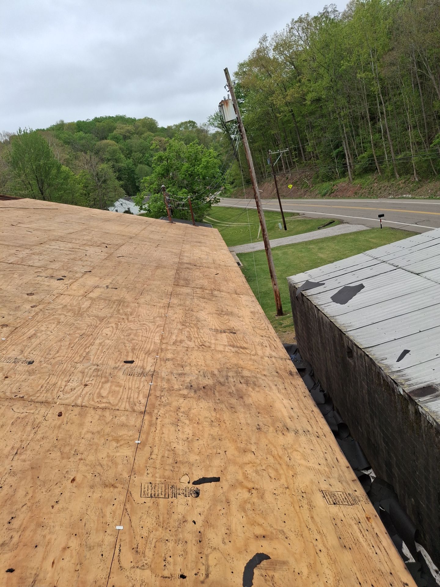 Commercial Roofing Installation using GAF Timberline HDZ Barkwood by Rainstoppers Roofing