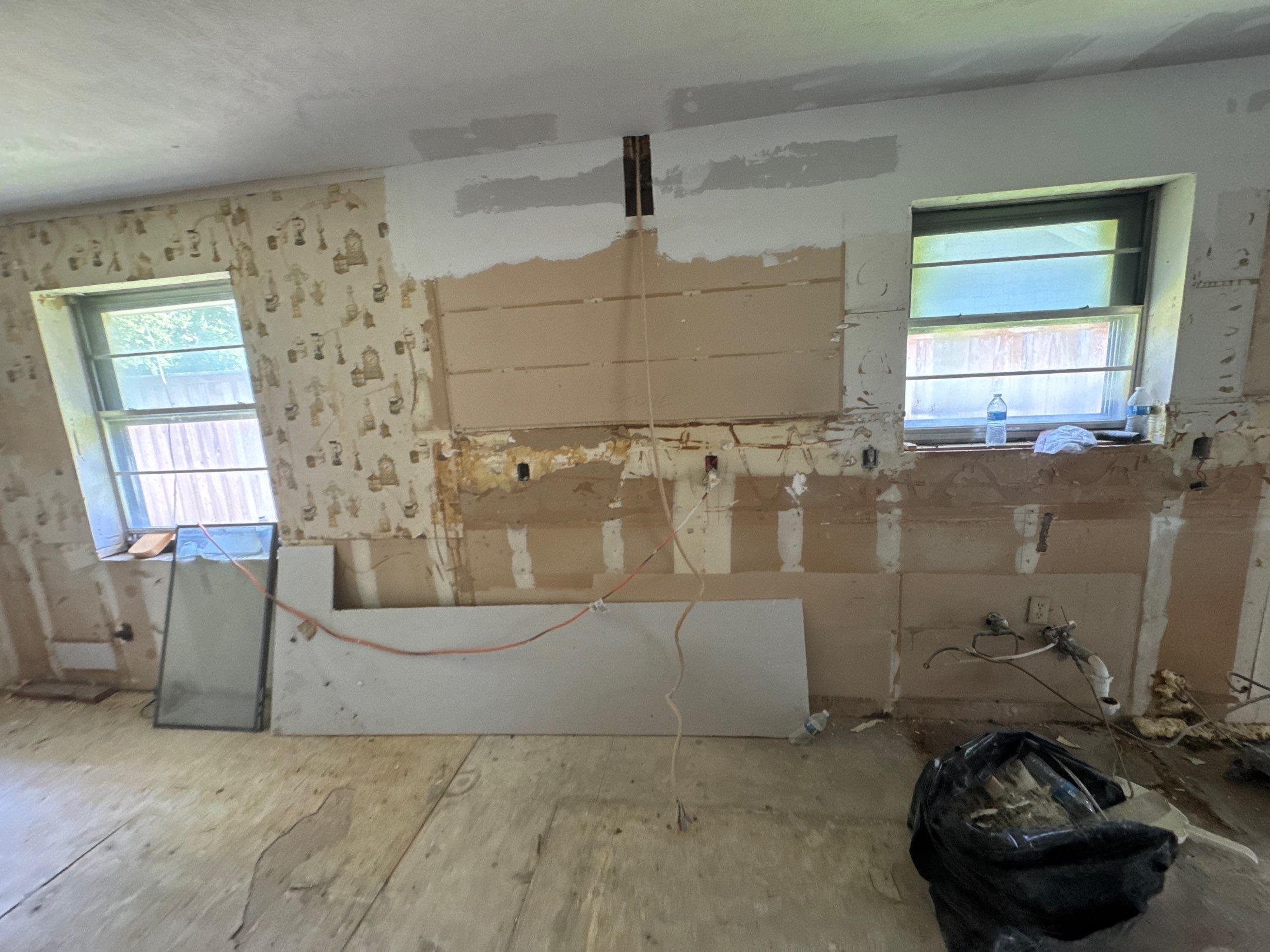 Layout-Loving Kitchen: Premium Cabinets Delivered in 7 Days Flat by Tibi Soli LLC