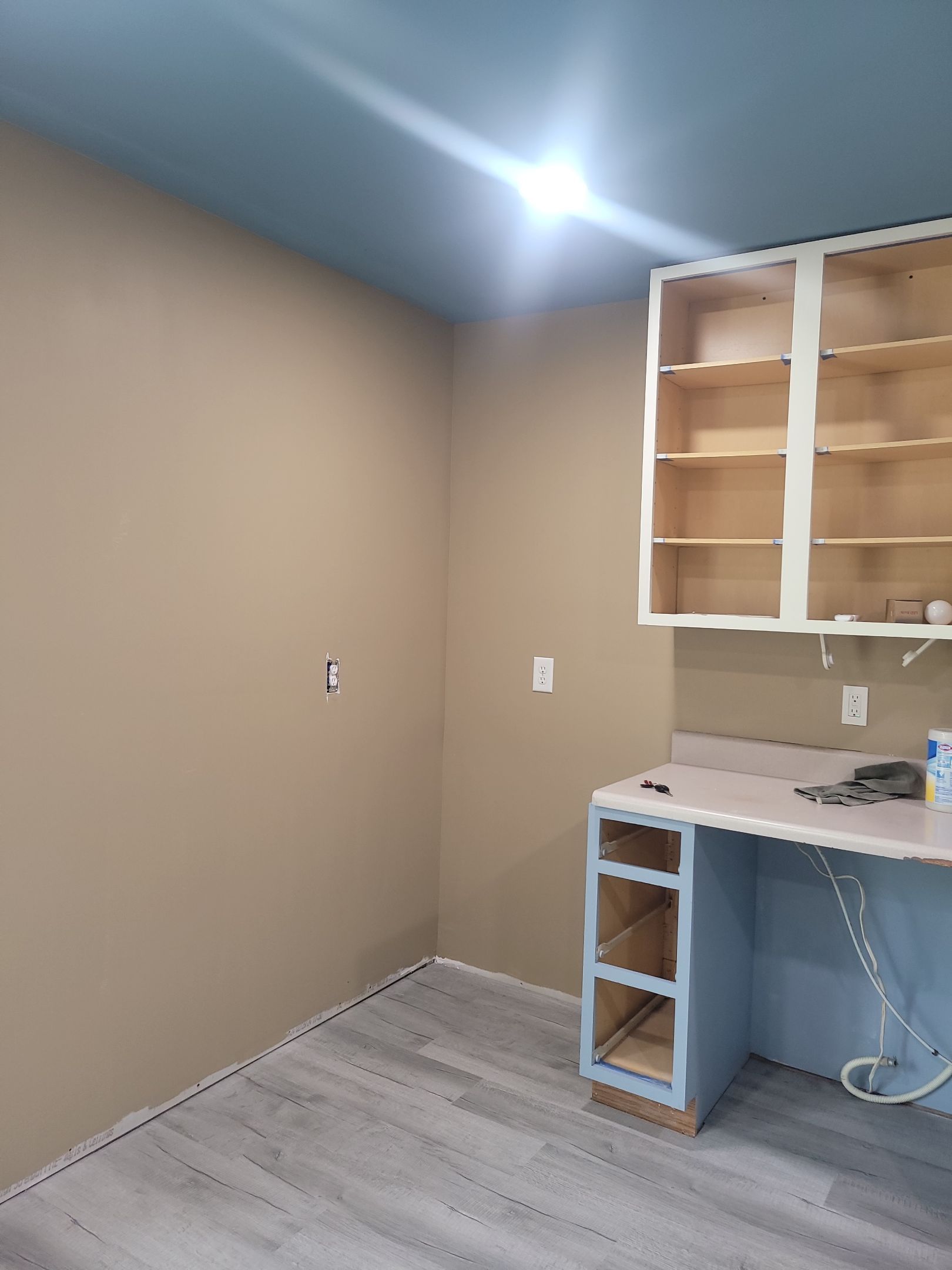 Holly Springs Kitchen Remodel – Two-Tone Shaker Cabinets & Open-Concept Design by Elite Remodeling and Design LLC
