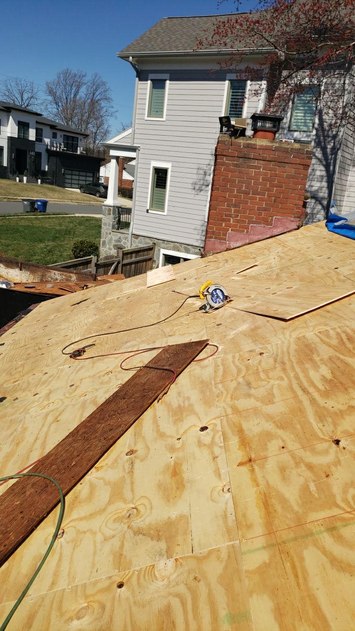 McLean: CertainTeed Landmark Designer Shingles in Charcoal Black by RM Banning, Inc.