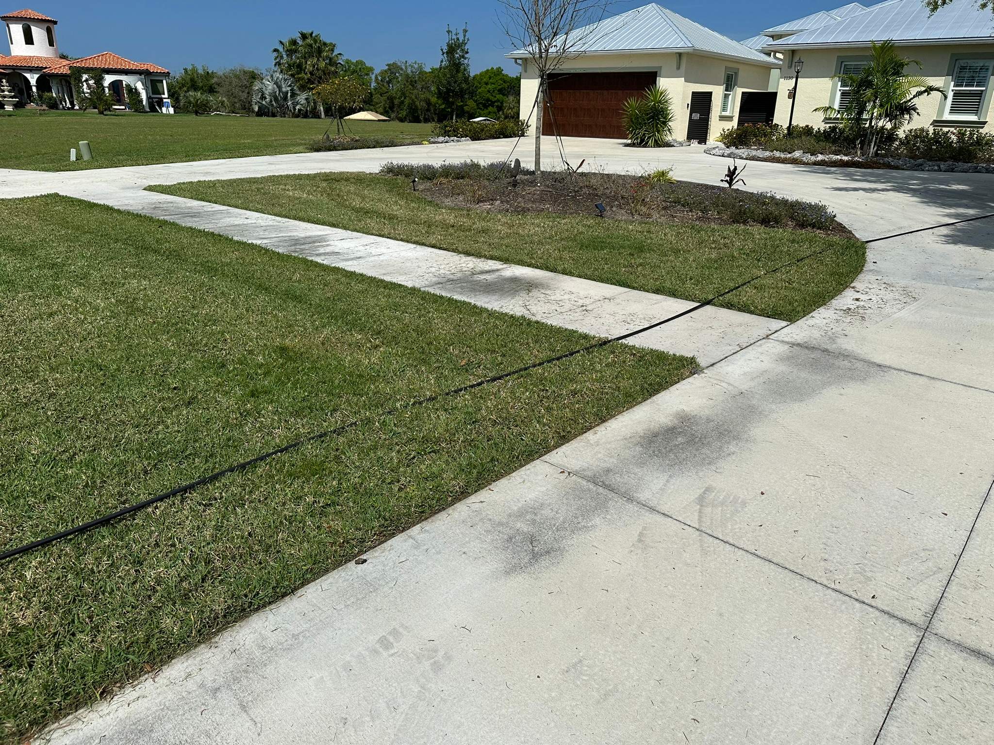 🏡 Large Concrete Driveway & Sidewalk Cleaning – Winding River Community, Bradenton, FL by Sunshine AquaWash