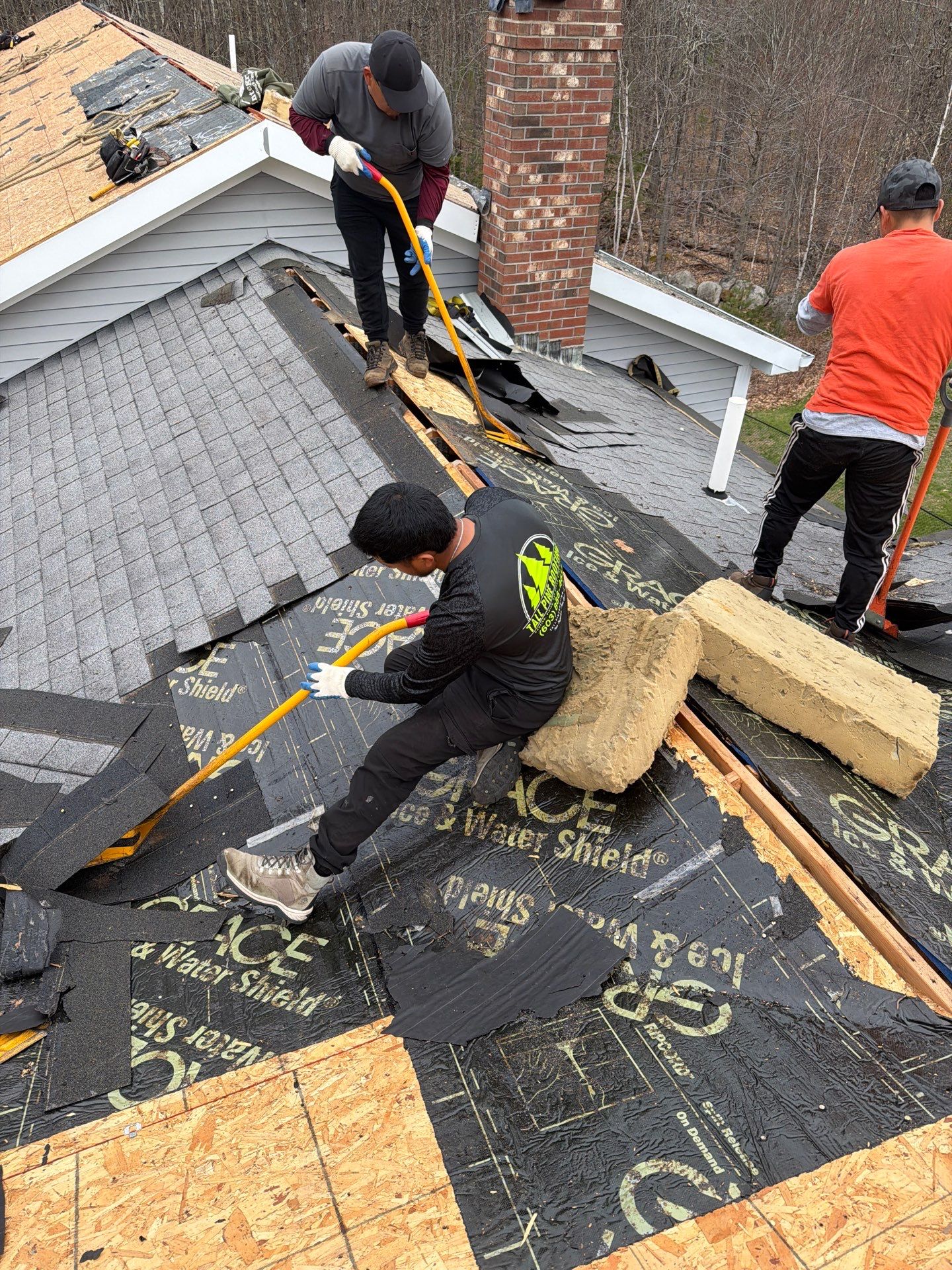 🏡 Multi-Story Roof Installation – Raymond, NH by Tall pine roofing
