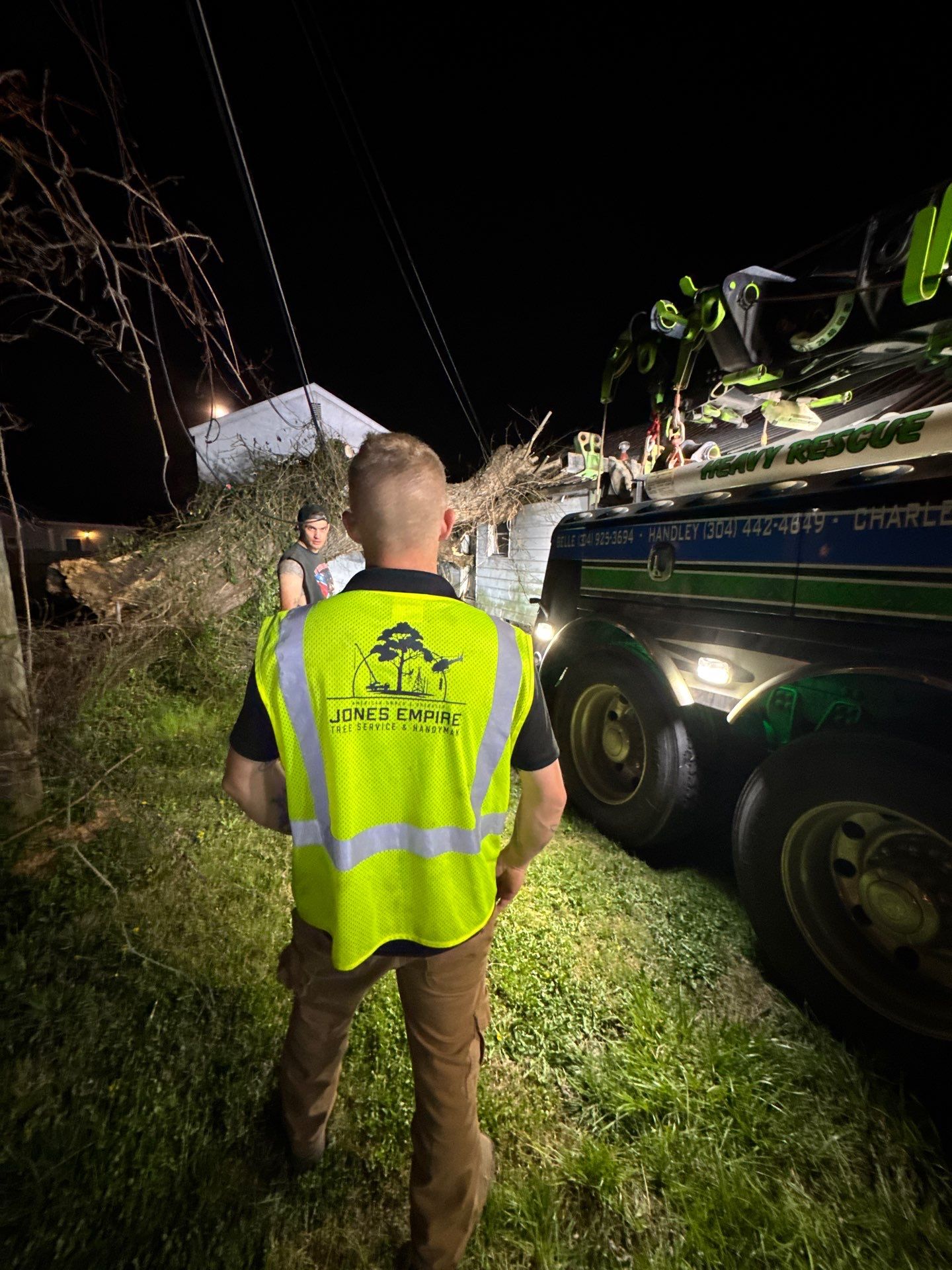 Project in Nitro, WV 	Rotator Crane Lifts Tree Off House | Nitro WV 	•	One Wrong Move Job | Rotator Crane Tree Removal 	•	Heavy Rescue Tree Job | Nitro WV 	•	Extreme Tree Removal Over Home | Nitro WV by Jones Empire LLC