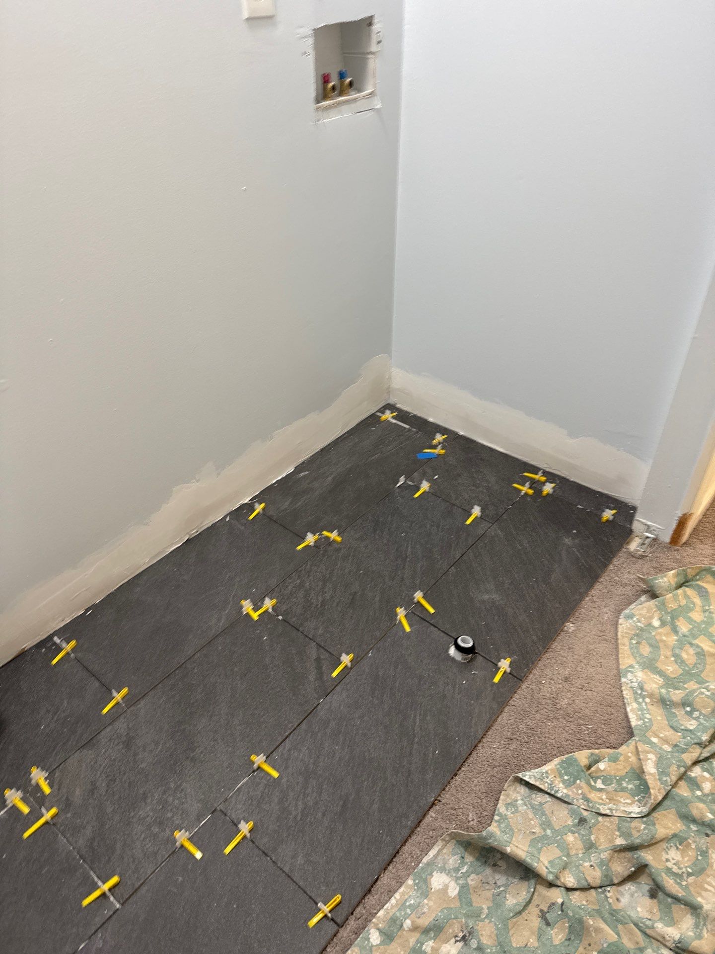 LAUNDRY AND HALLWAY REMODELING using Sherwin Williams  by La Bendicion Contruction Llc