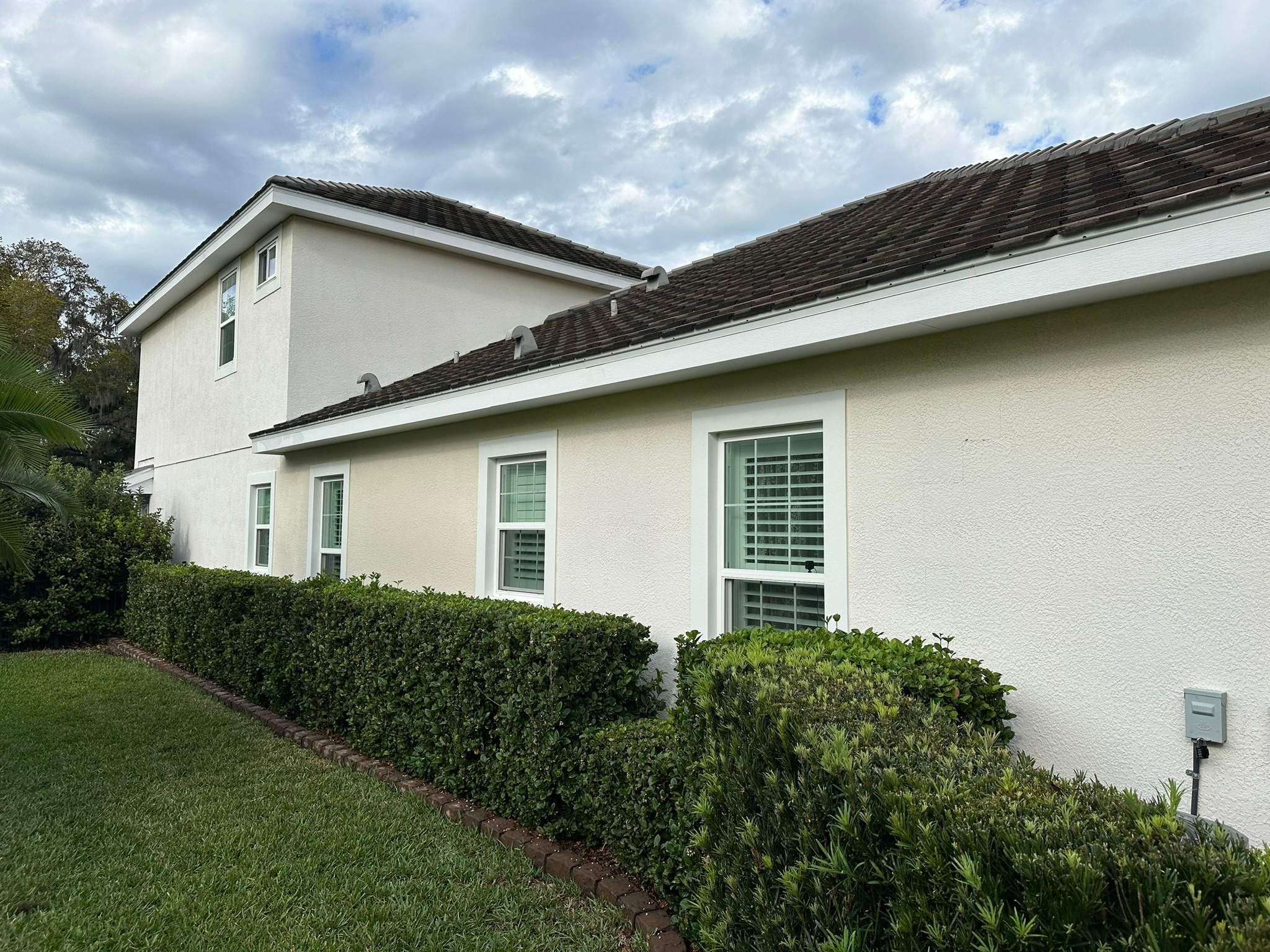House Wash & Pool Screen Enclosure Cleaning in Winding River Community, Bradenton, FL | Sunshine AquaWash by Sunshine AquaWash