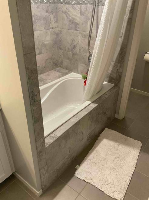 Bathtub replacements with new Onyx walls by The Shower Company
