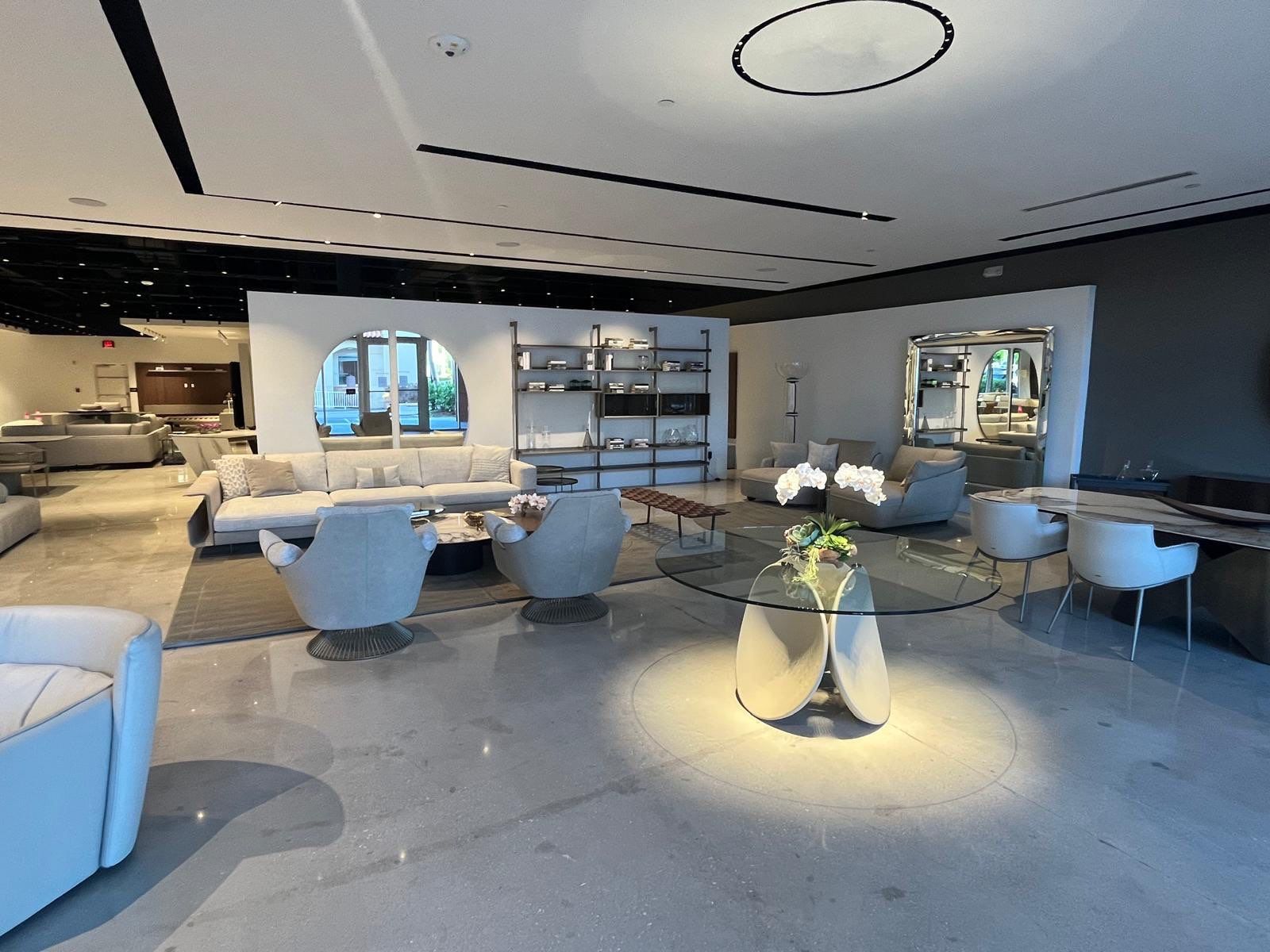 Aventura Comercial by The Goat Contractor ( Giampri Corp)